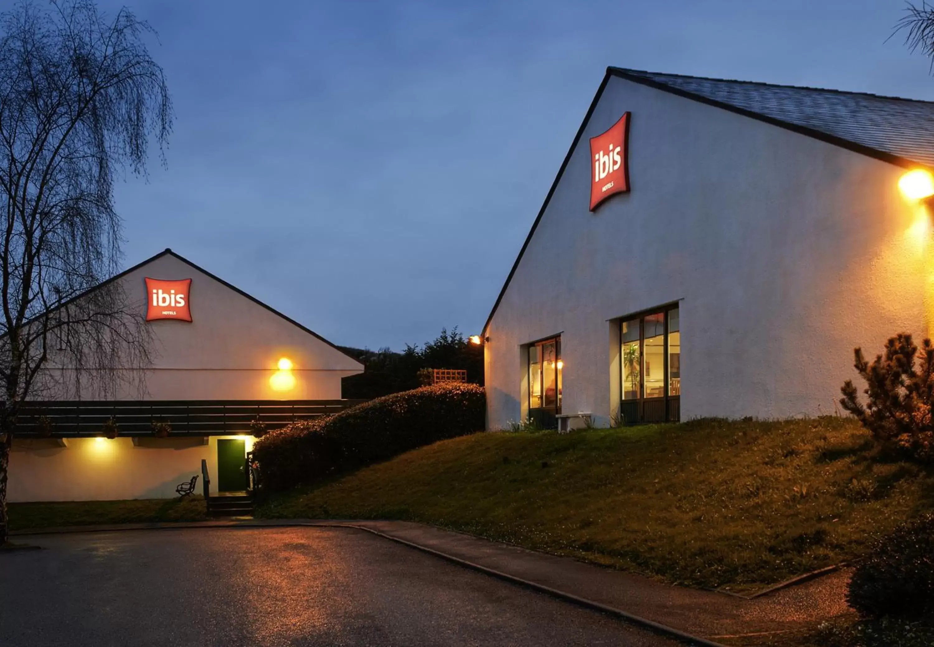 Facade/entrance, Property Building in ibis Plymouth