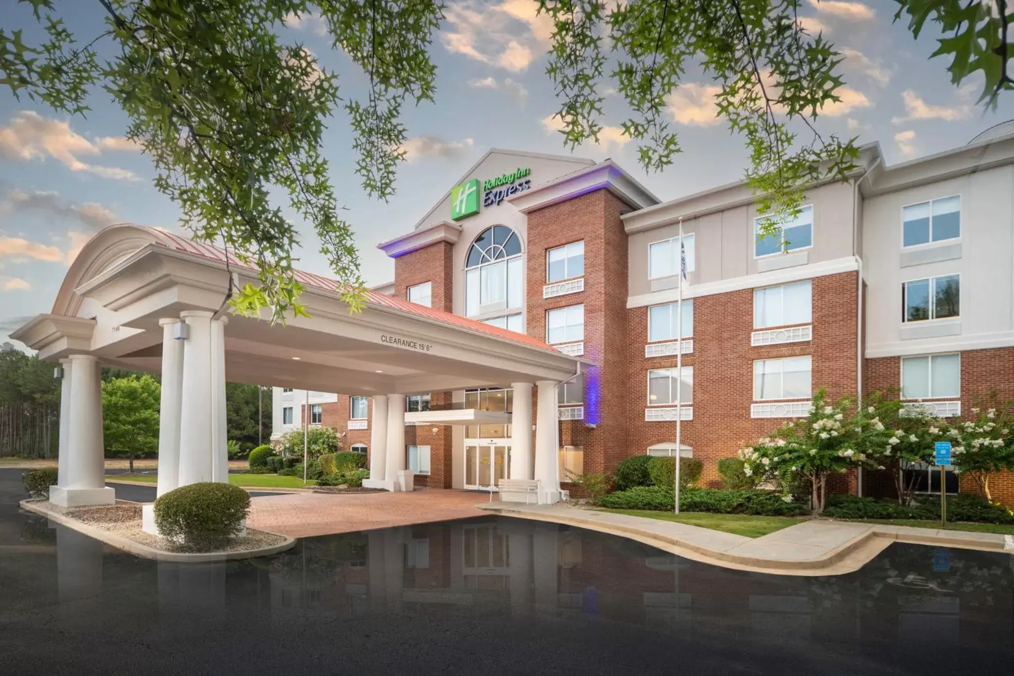 Property Building in Holiday Inn Express and Suites Atlanta-Johns Creek, an IHG Hotel