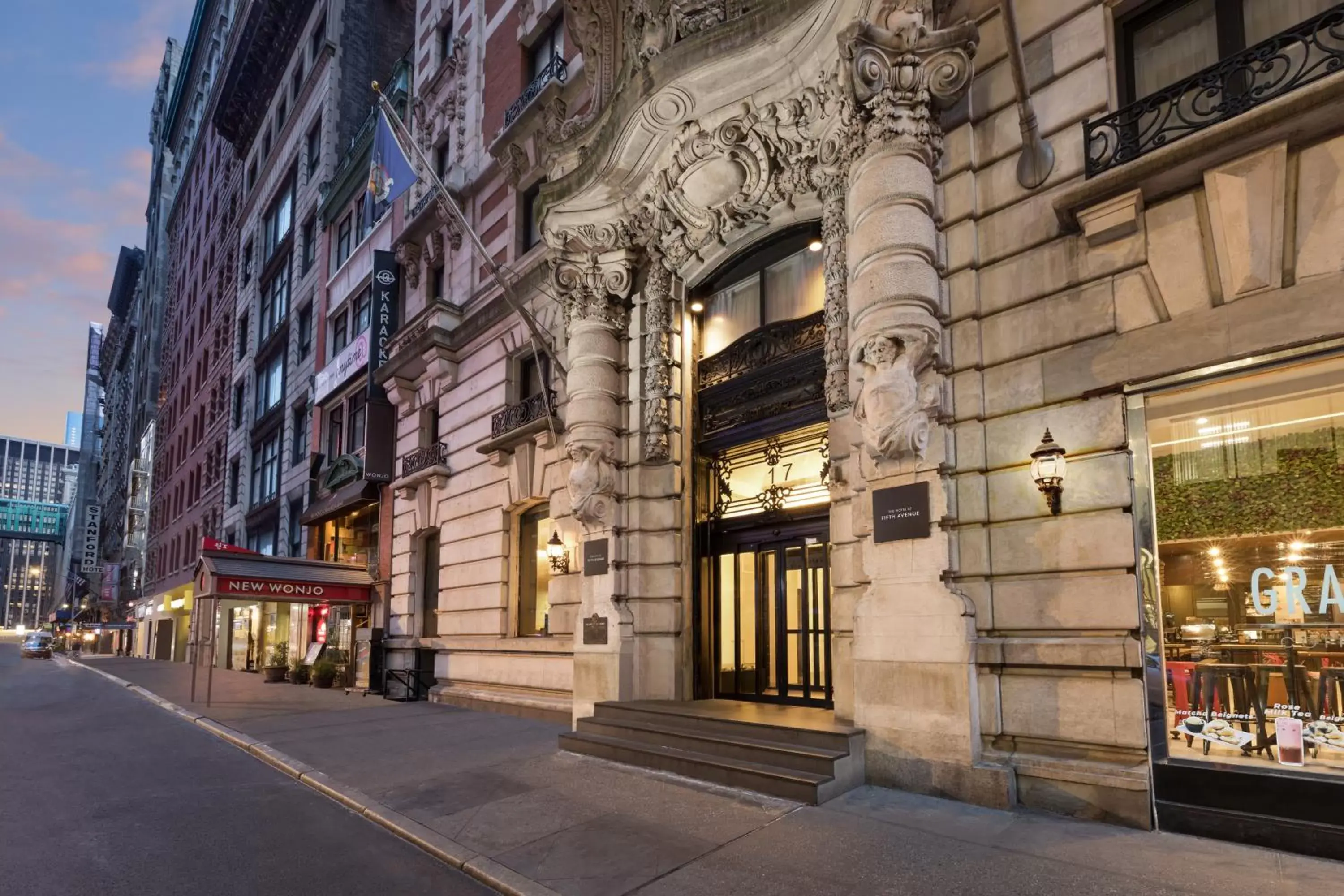 Facade/entrance in The Hotel at Fifth Avenue