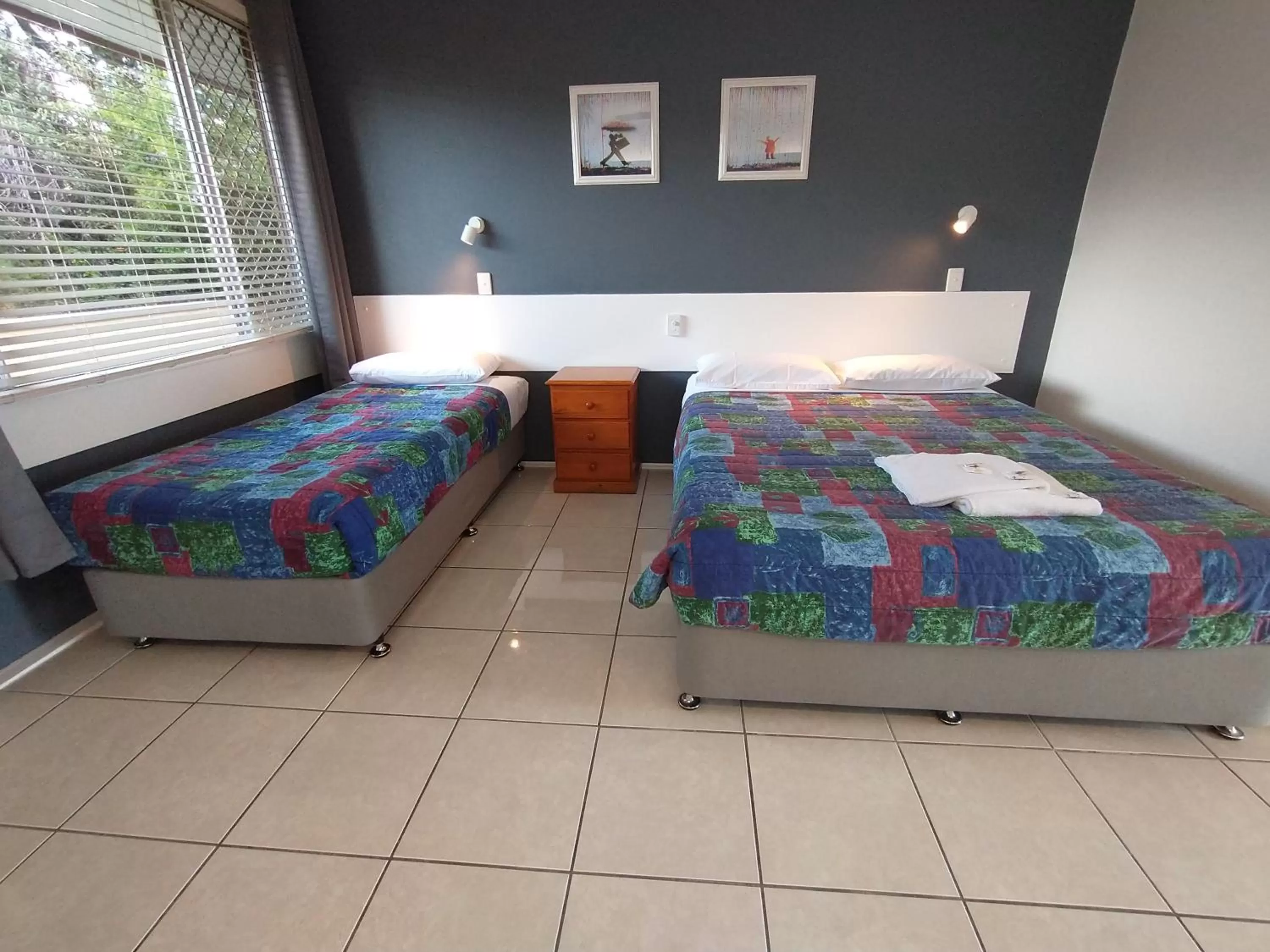 Bed in Aspley Sunset Motel