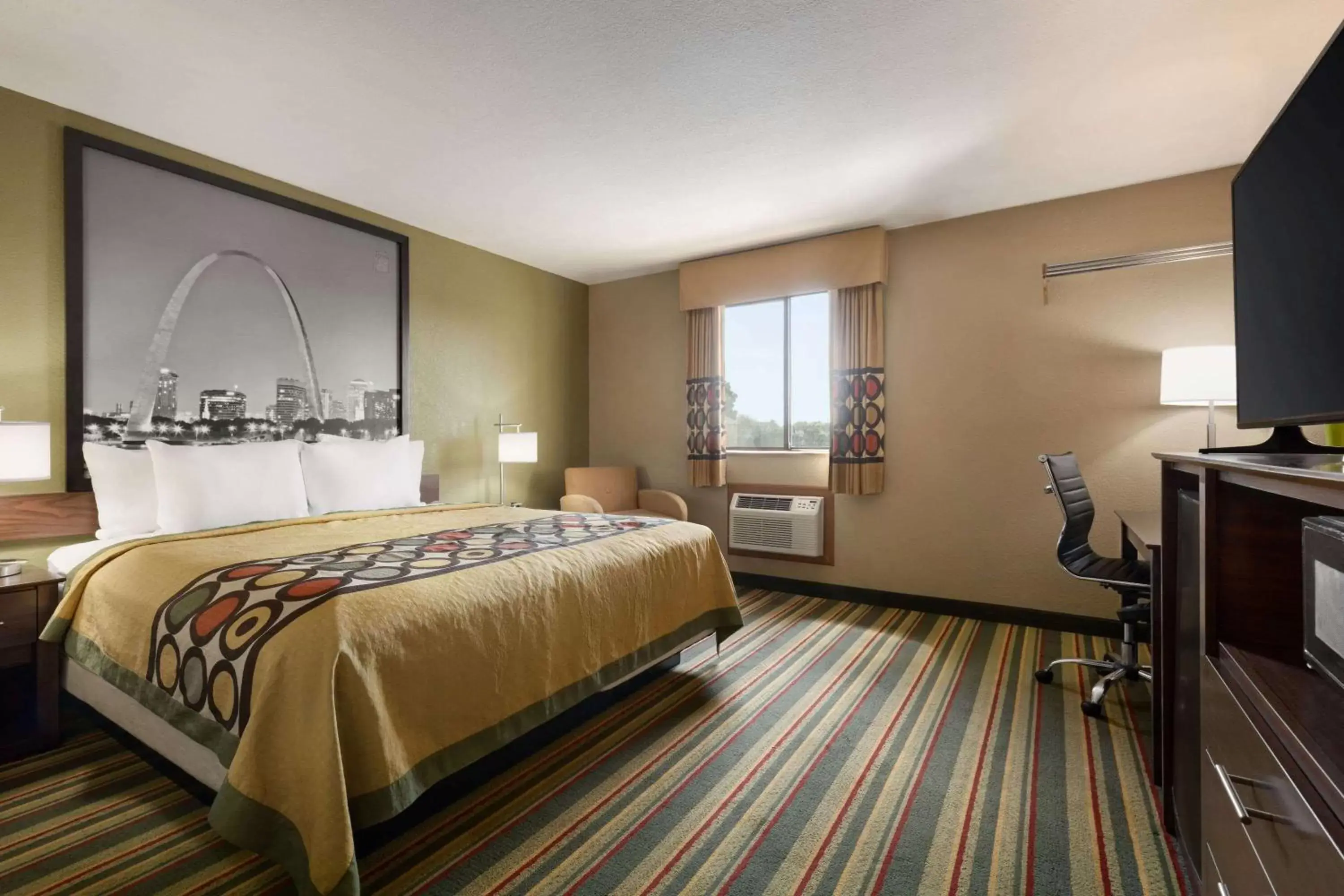 Photo of the whole room, Bed in Super 8 by Wyndham Sikeston/Miner Area