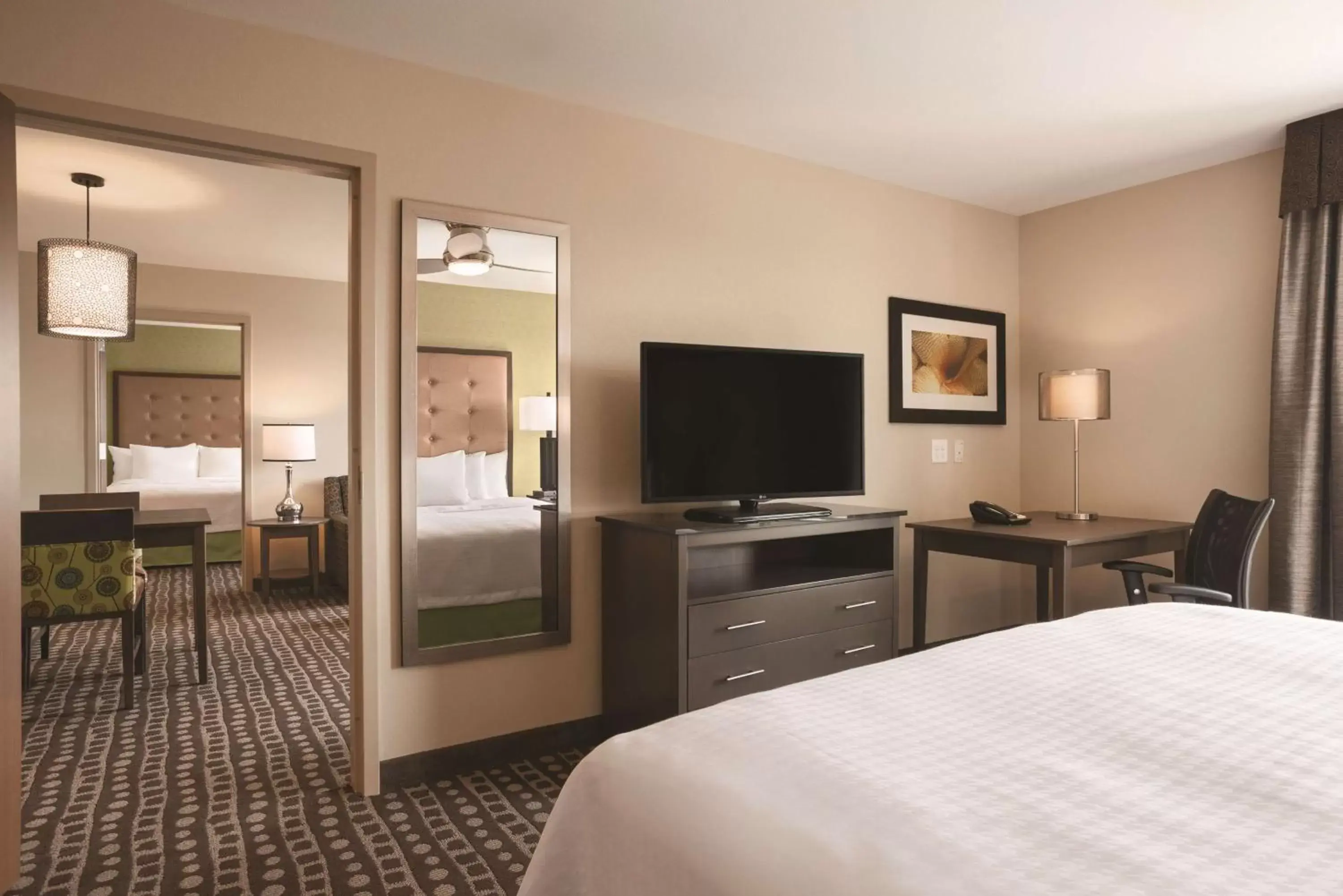 Bed, TV/Entertainment Center in Homewood Suites by Hilton Ankeny