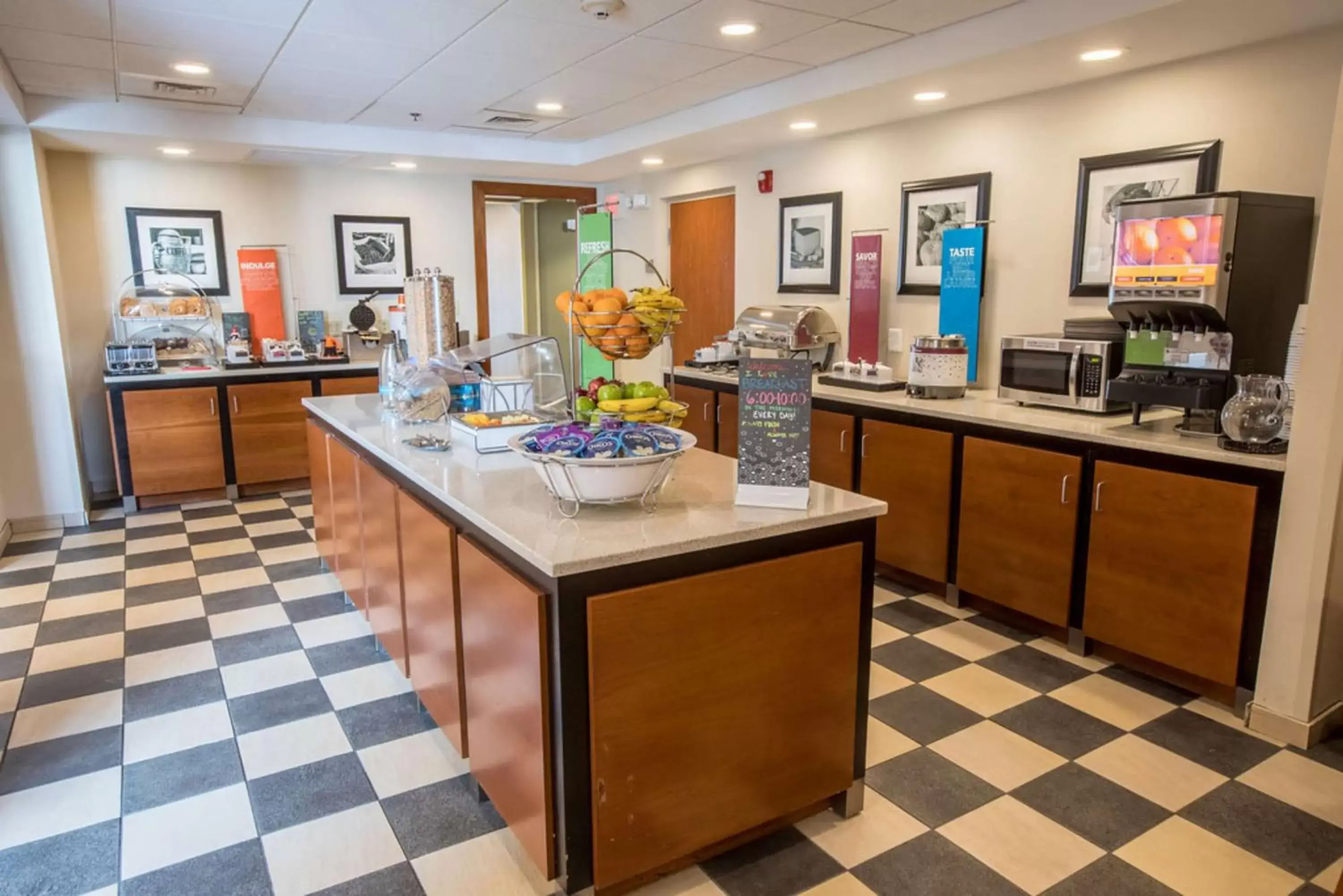 Dining area, Lobby/Reception in Hampton Inn & Suites Tilton