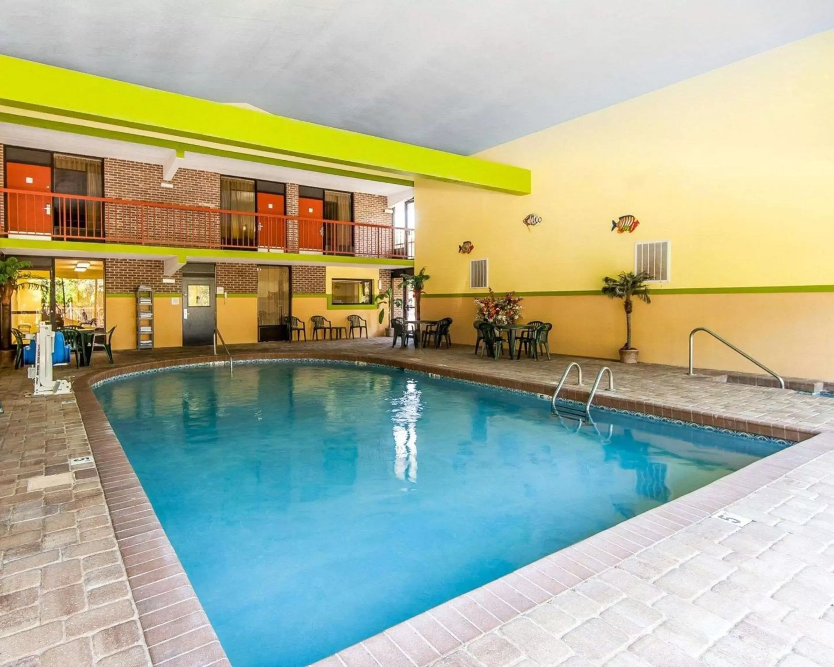 On site, Swimming Pool in Quality Inn West - Sweetwater