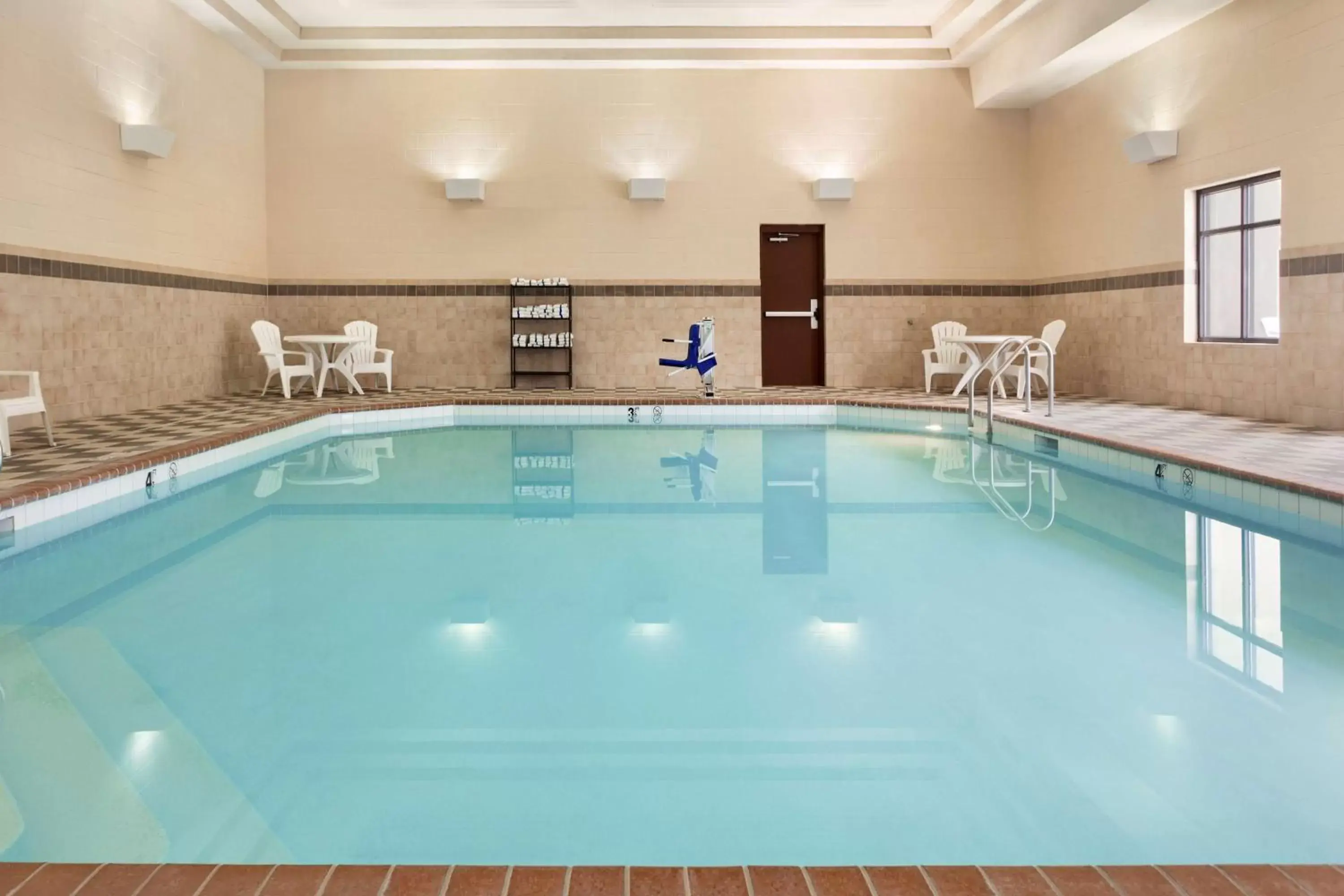 Activities, Swimming Pool in Country Inn & Suites by Radisson, Lincoln North Hotel and Conference Center, NE
