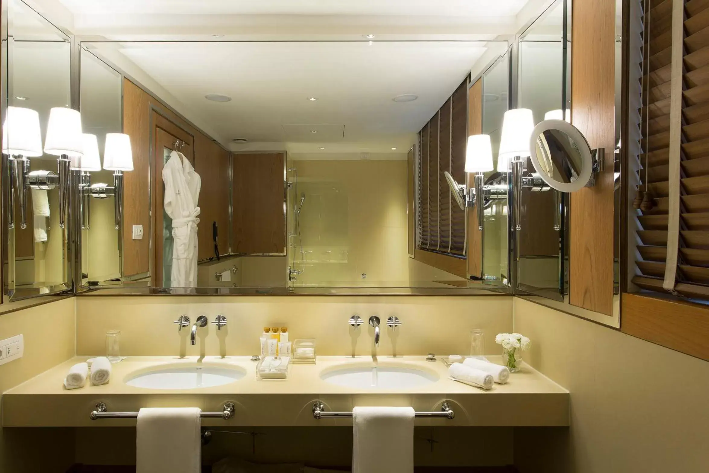 Bathroom in Portrait Firenze - Lungarno Collection Bathroom in Portrait Firenze - Lungarno Collection