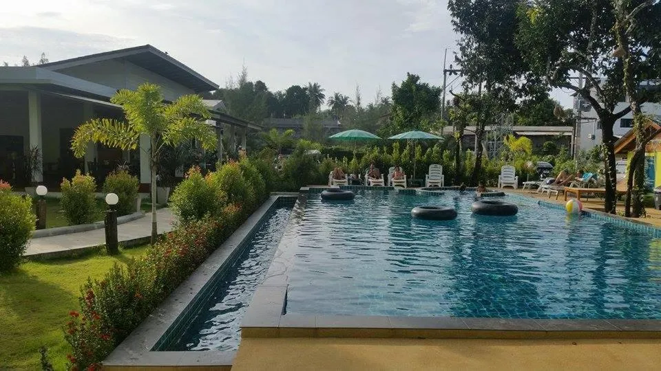 Swimming pool in Morakot Lanta Resort