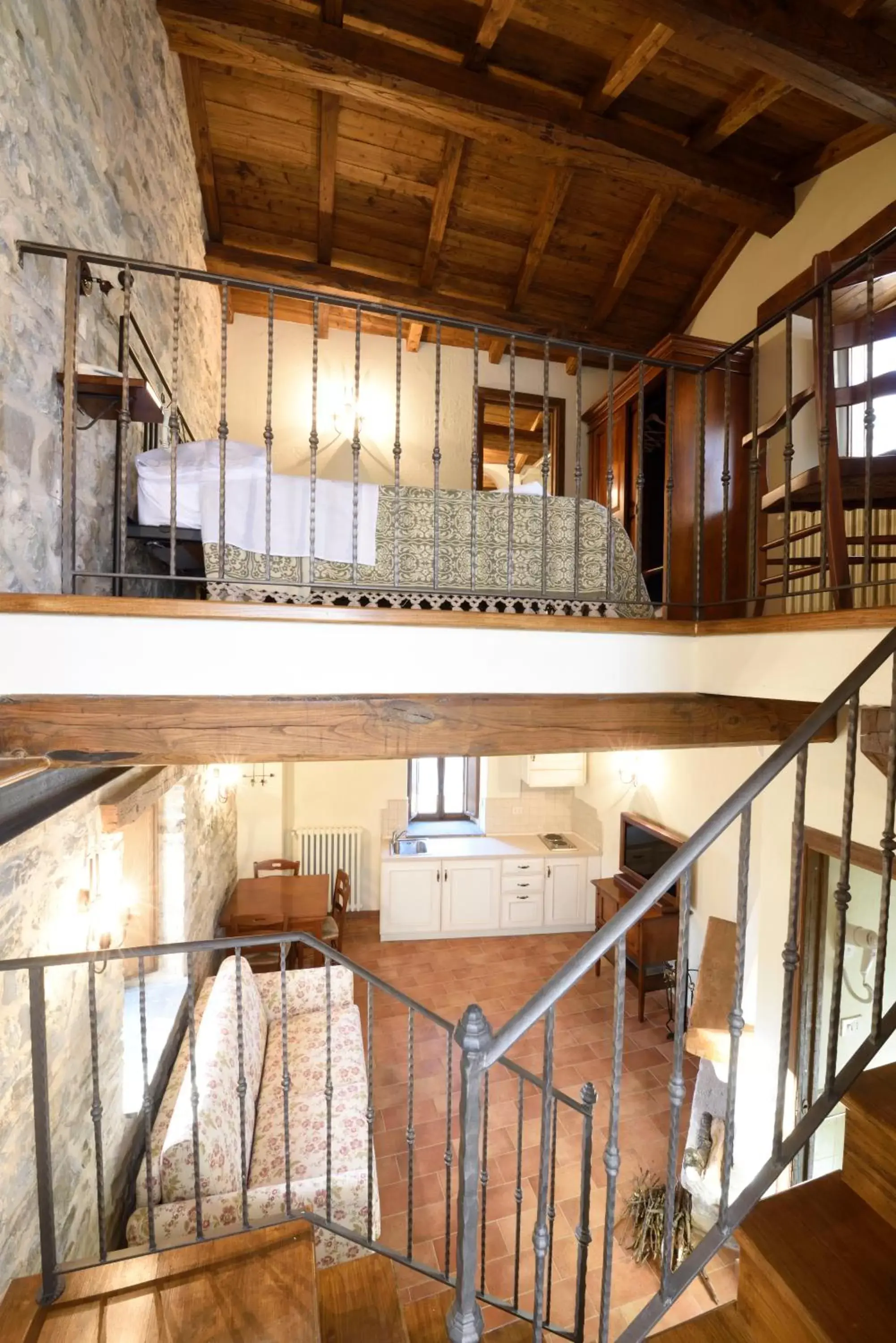 Kitchen or kitchenette, Balcony/Terrace in Borgotufi Albergo Diffuso