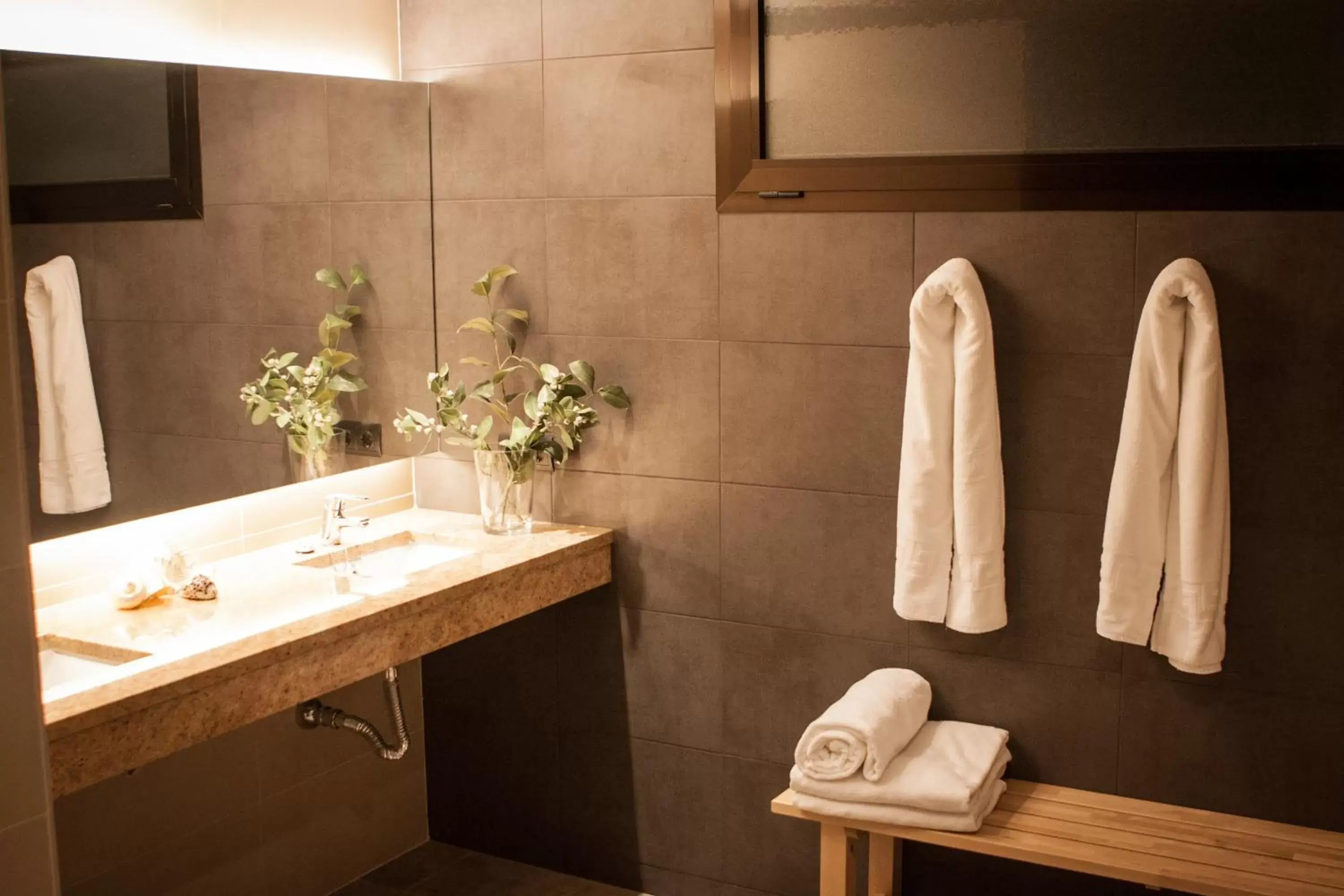 Bathroom in Hotel Almirante