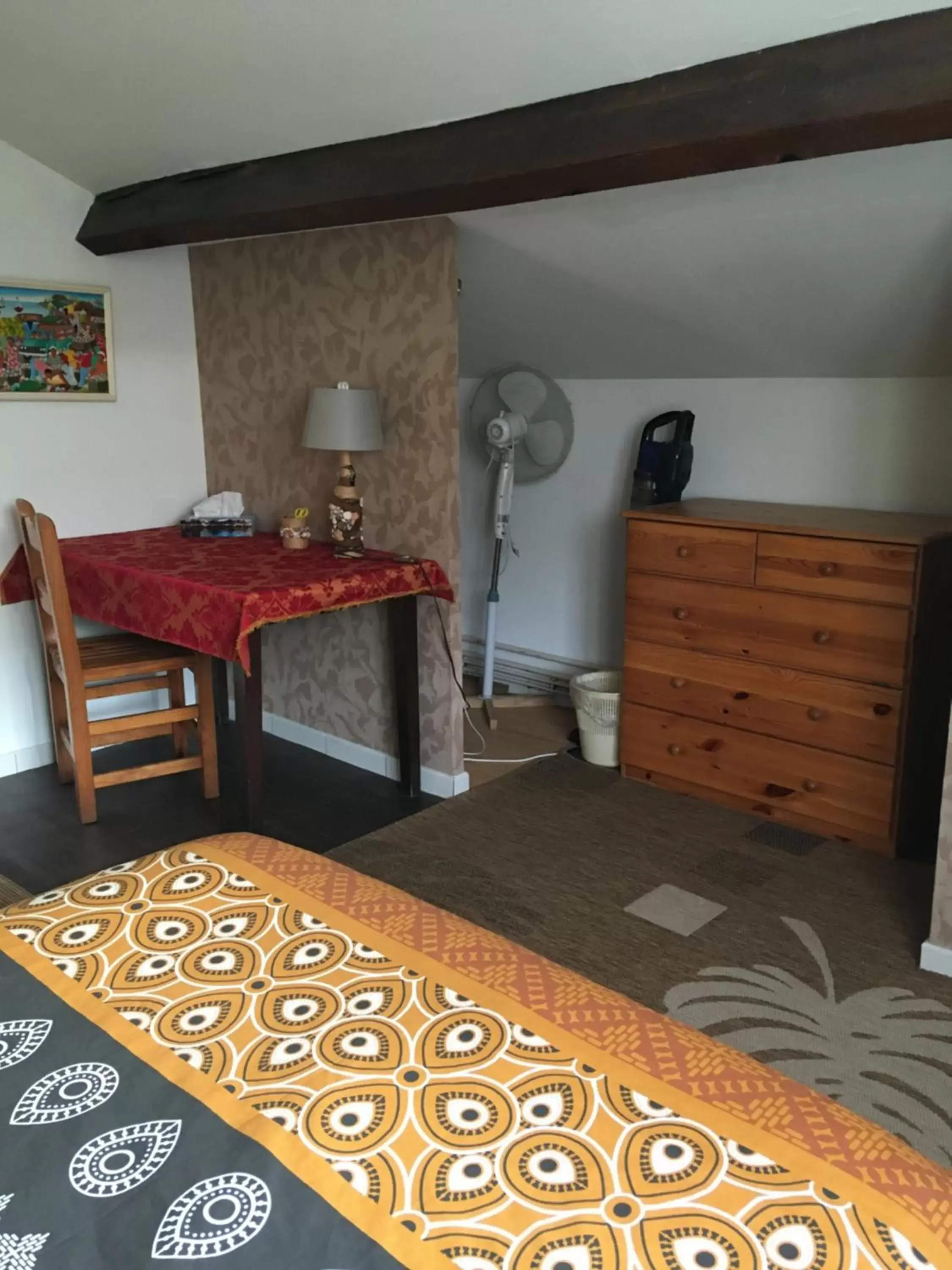 Bedroom in La Chambre Du Voyageur