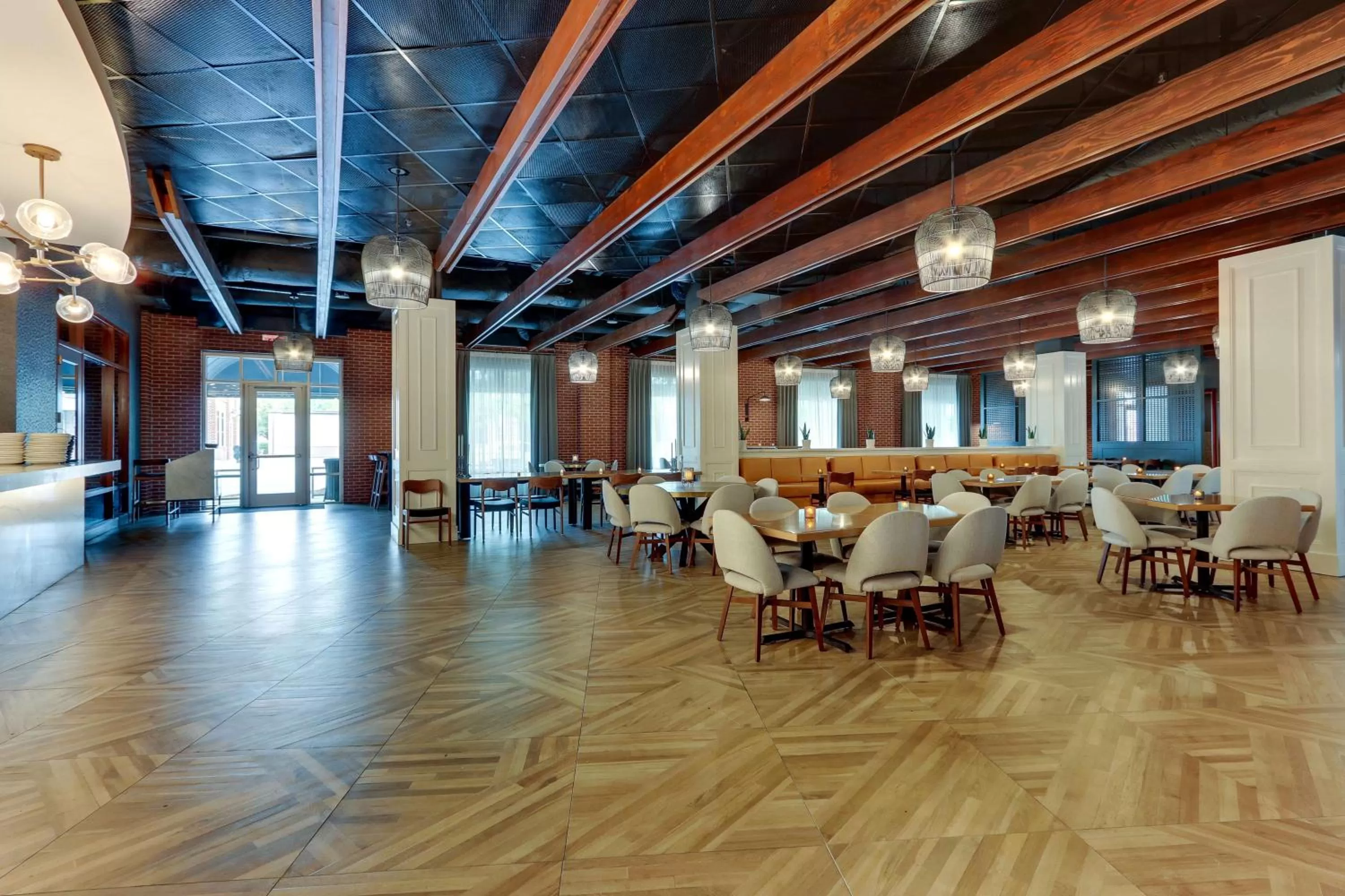 Lounge or bar in The Chattanoogan Hotel, Curio Collection By Hilton