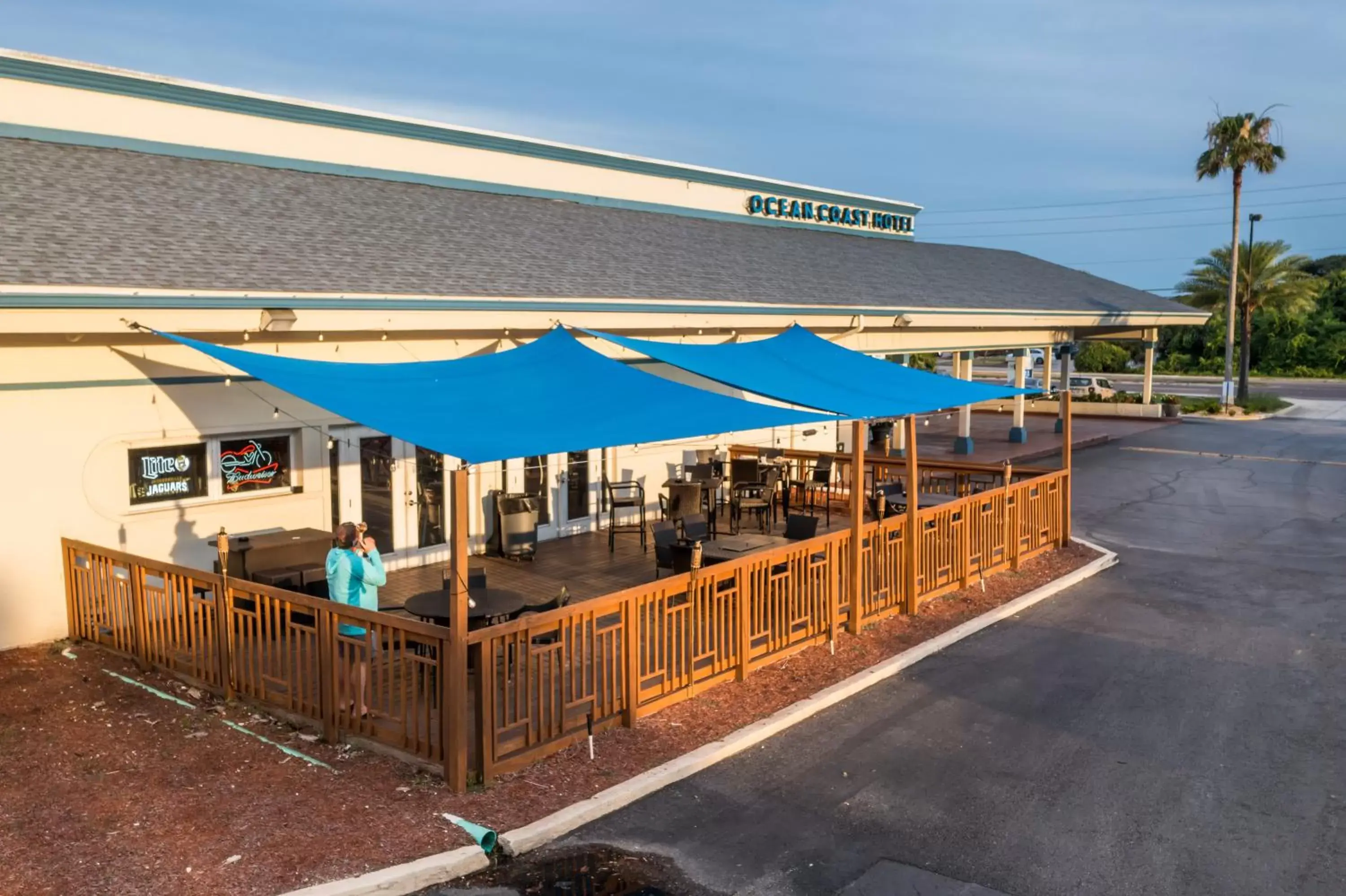 Lounge or bar in Ocean Coast Hotel at the Beach Amelia Island