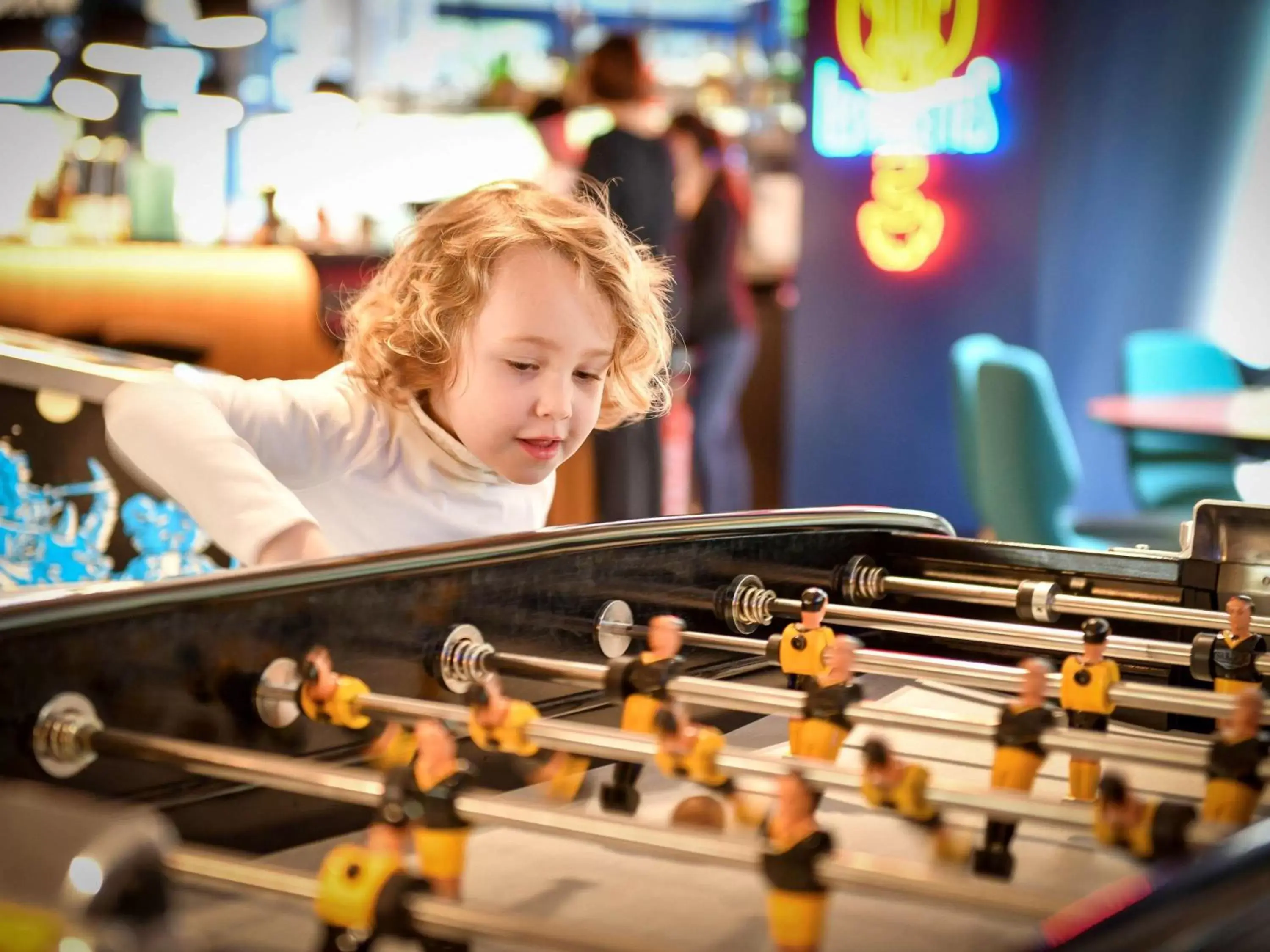 Lounge or bar, Children in Novotel La Rochelle Centre