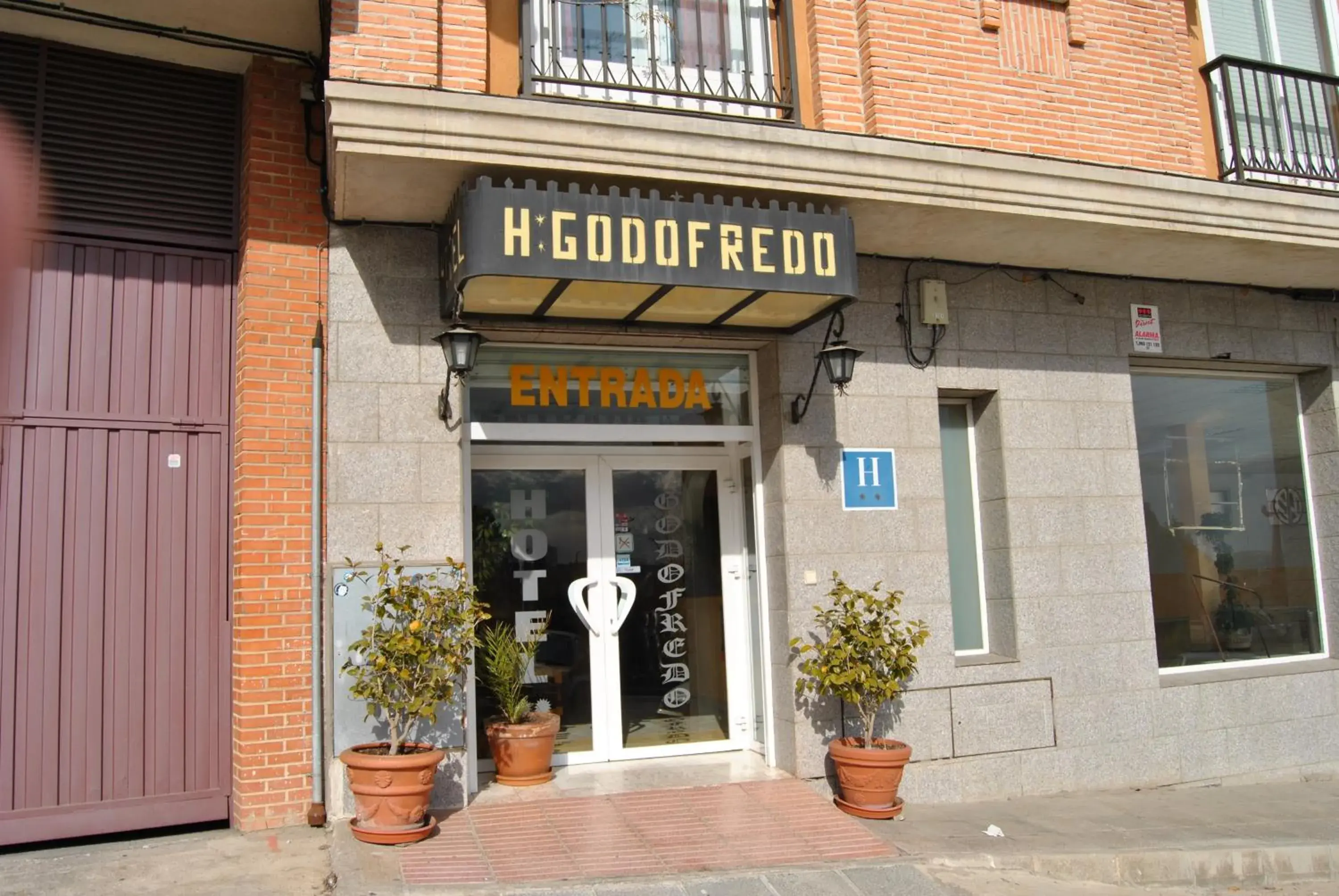 Facade/entrance in Hotel Godofredo