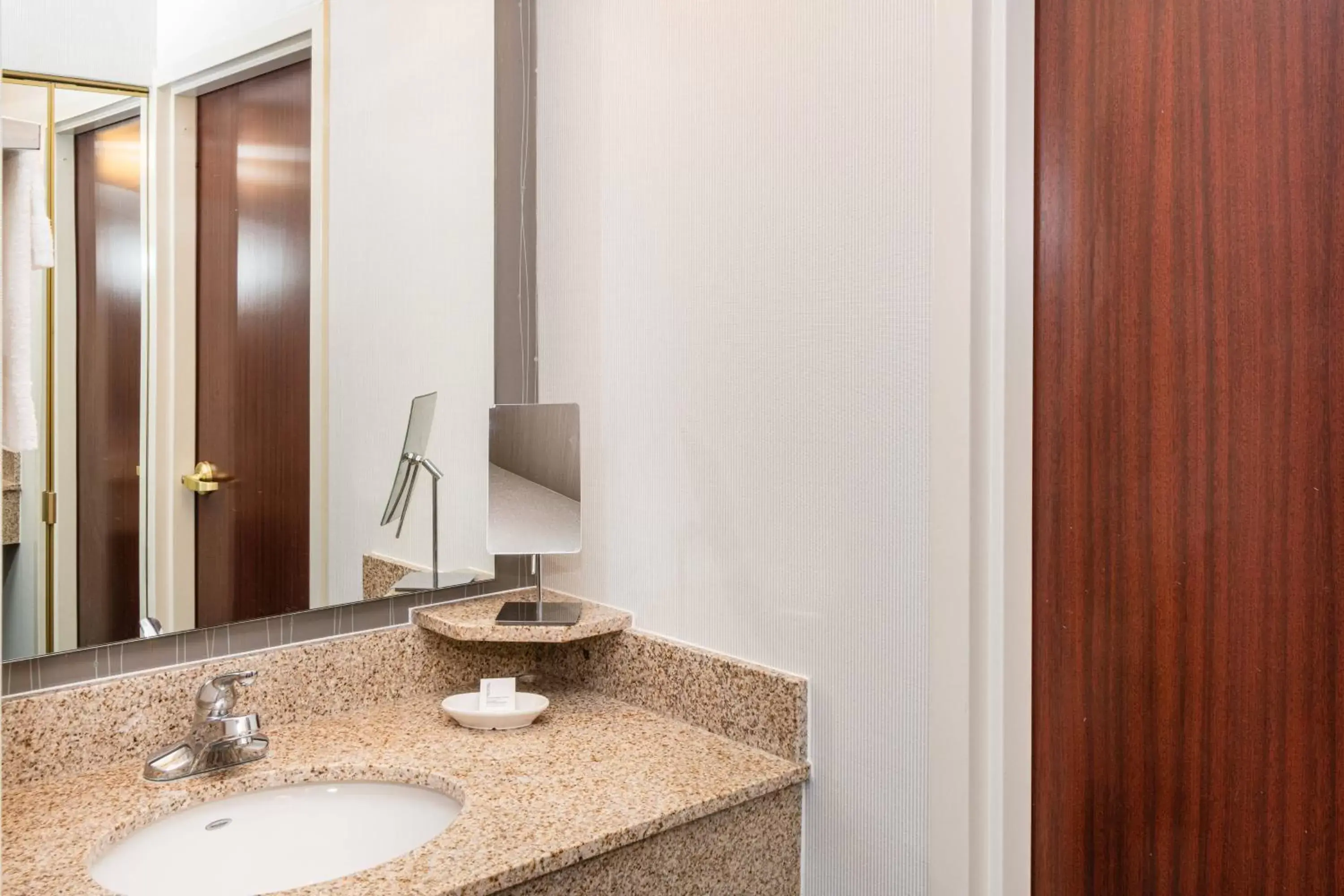 Bathroom in Courtyard by Marriott Columbus Tipton Lakes