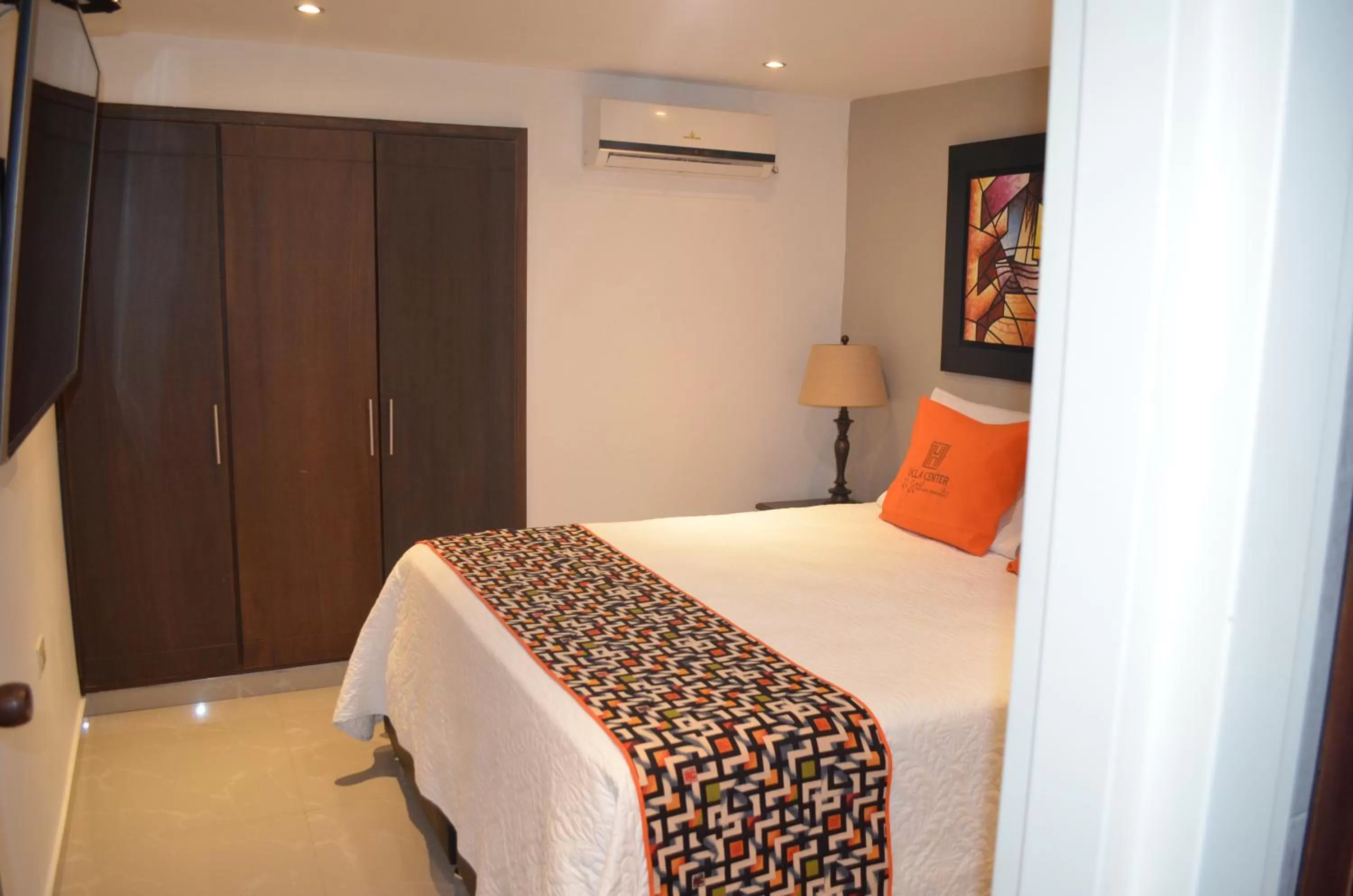 Photo of the whole room, Bed in Hotel Ucla Center