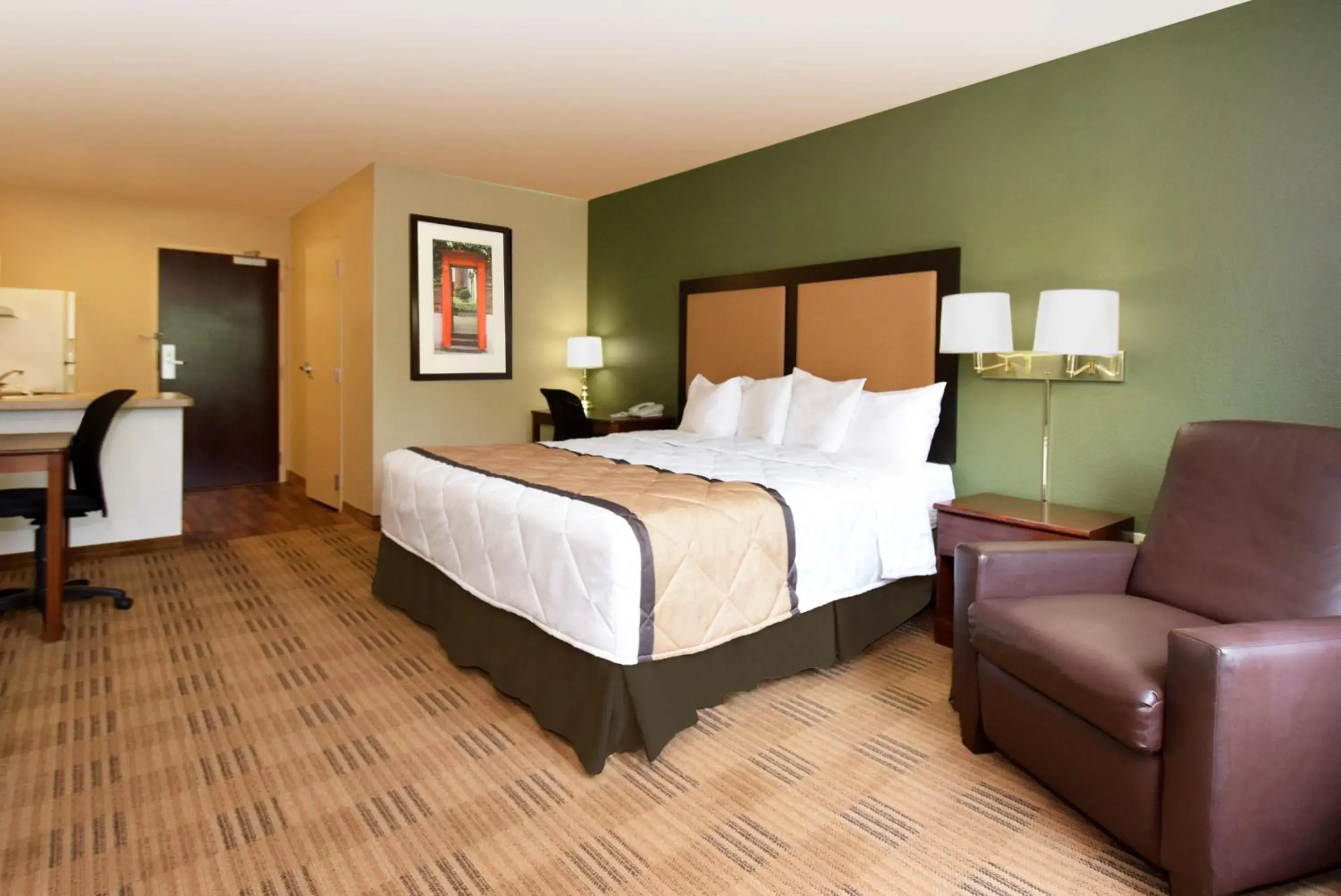 Bed in Extended Stay America Suites - Chicago - Woodfield Mall
