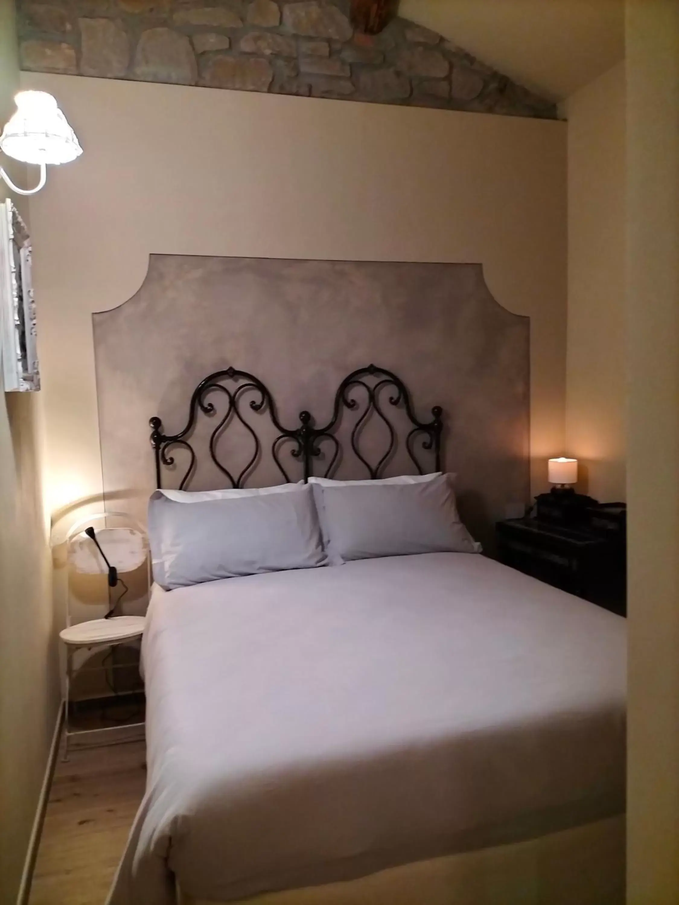 Bed in B&B SASSO DI ROCCA