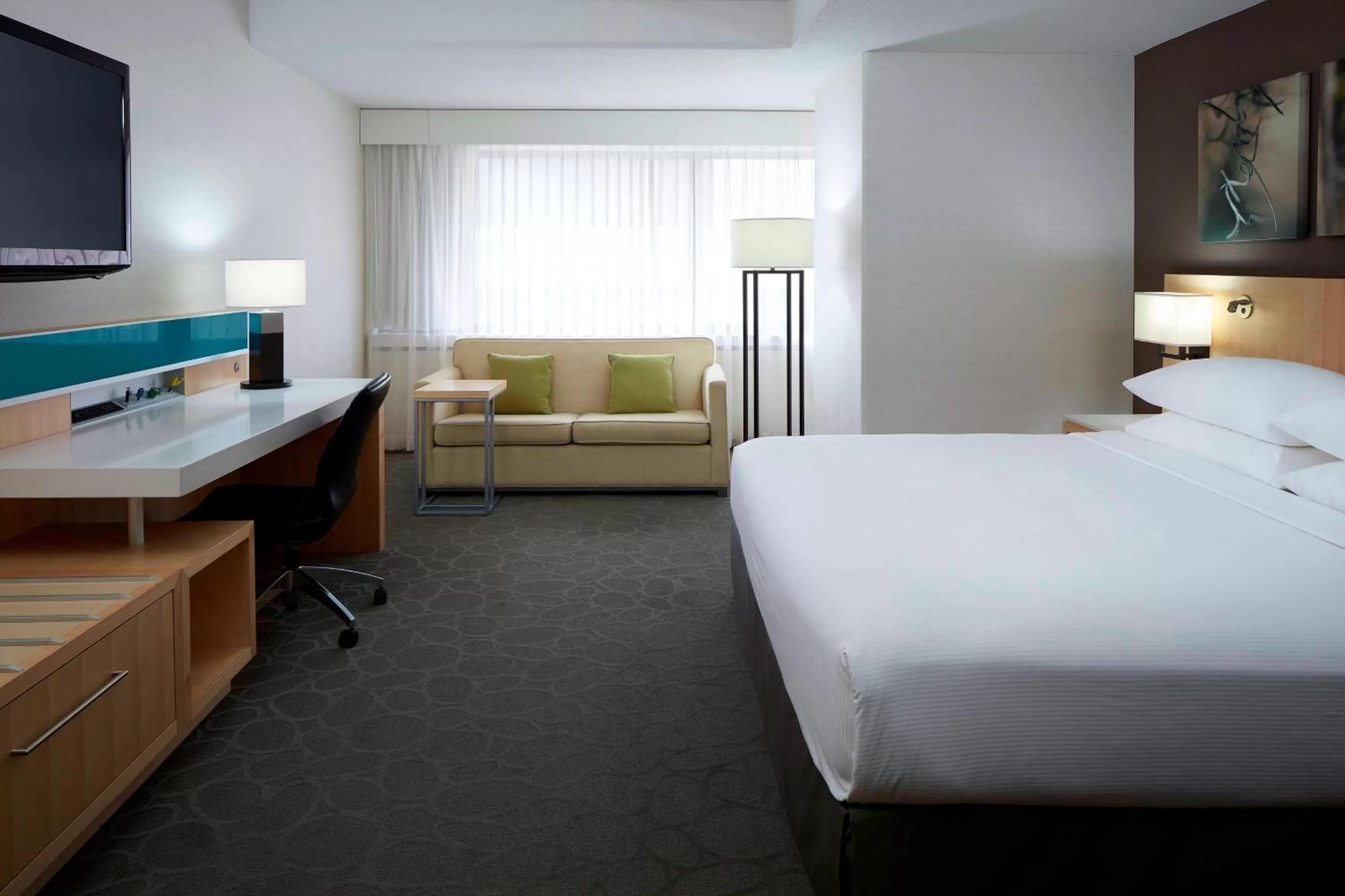Photo of the whole room, Bed in Delta Hotels by Marriott Quebec