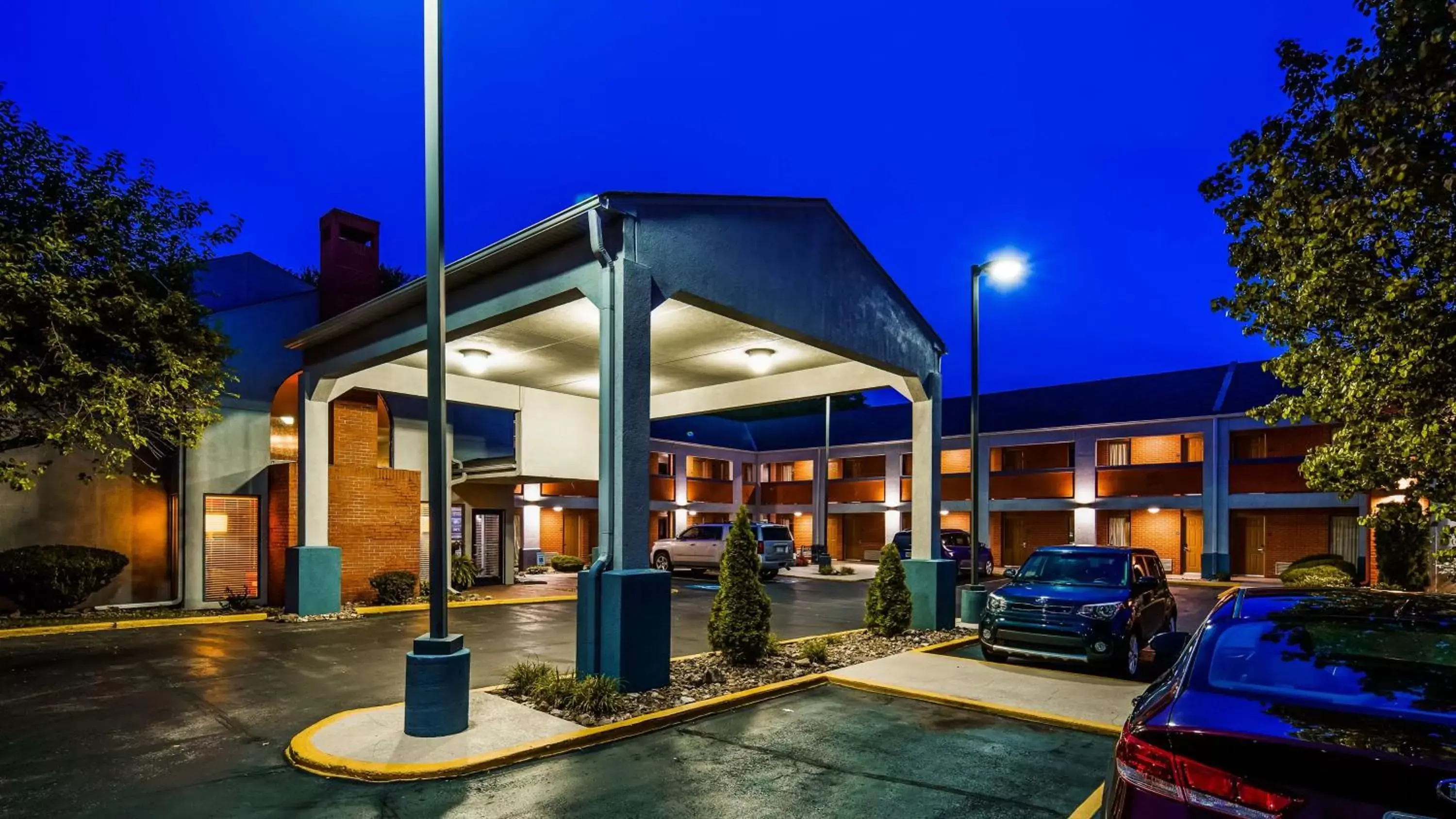 Property Building in Best Western Country Inn-North