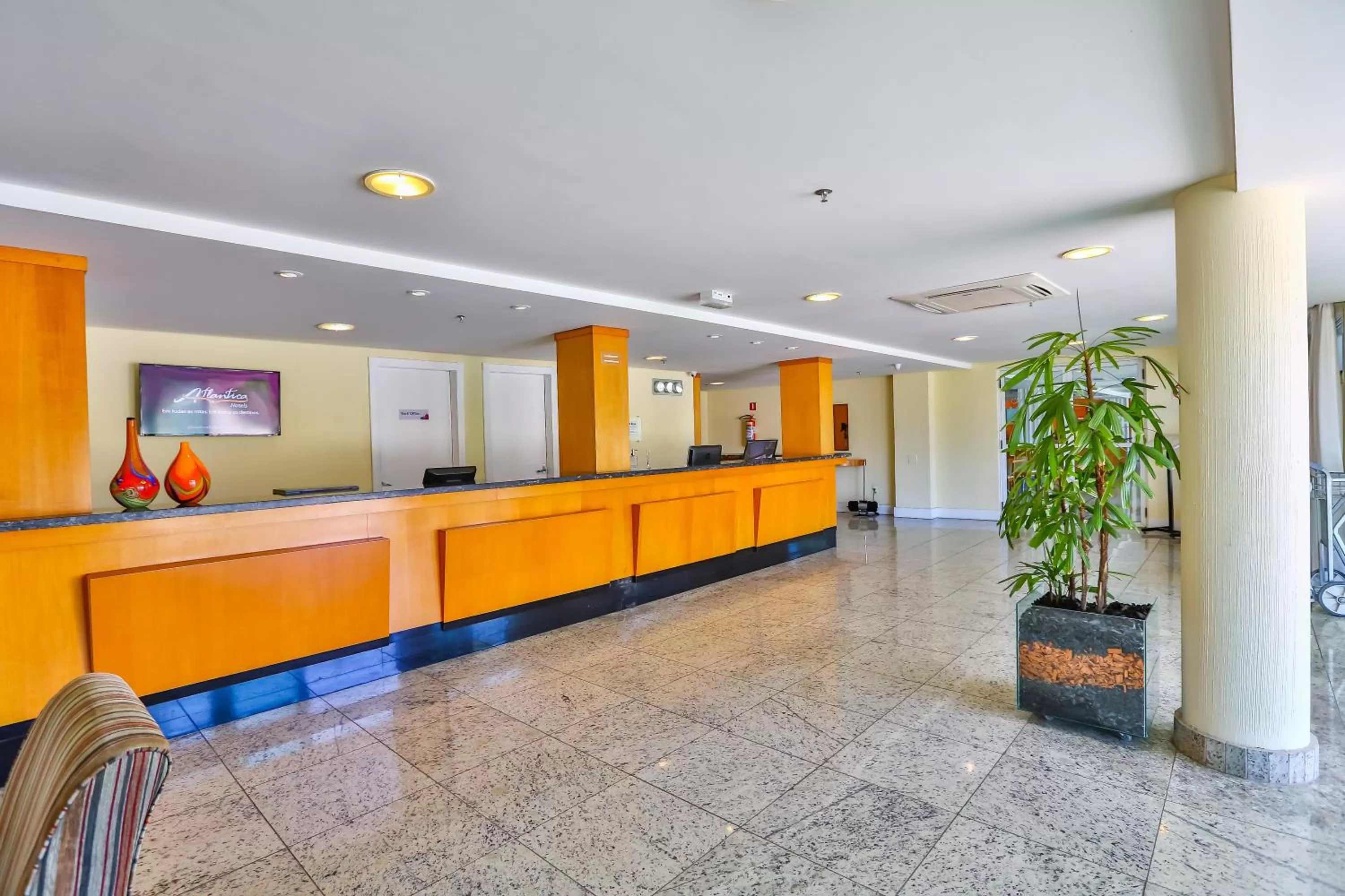 Lobby or reception in Dubai Macaé by Atlântica