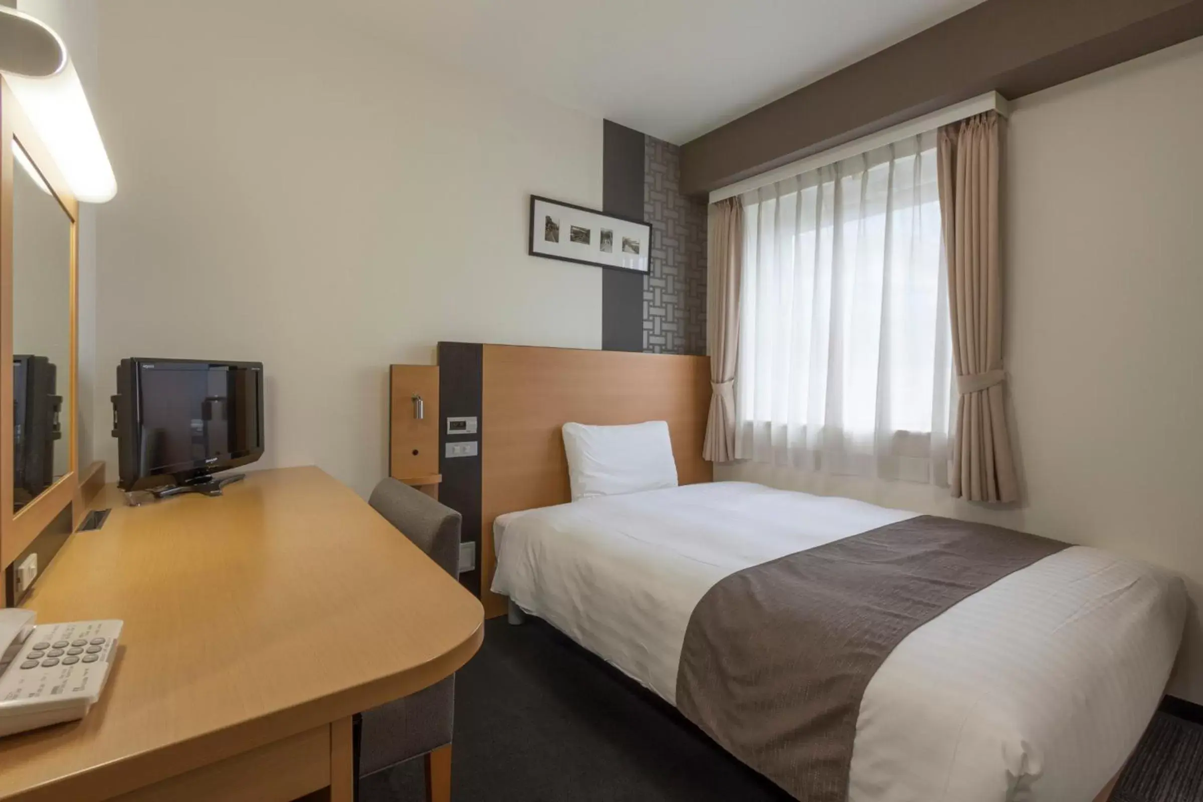 Photo of the whole room, Bed in Comfort Hotel Narita