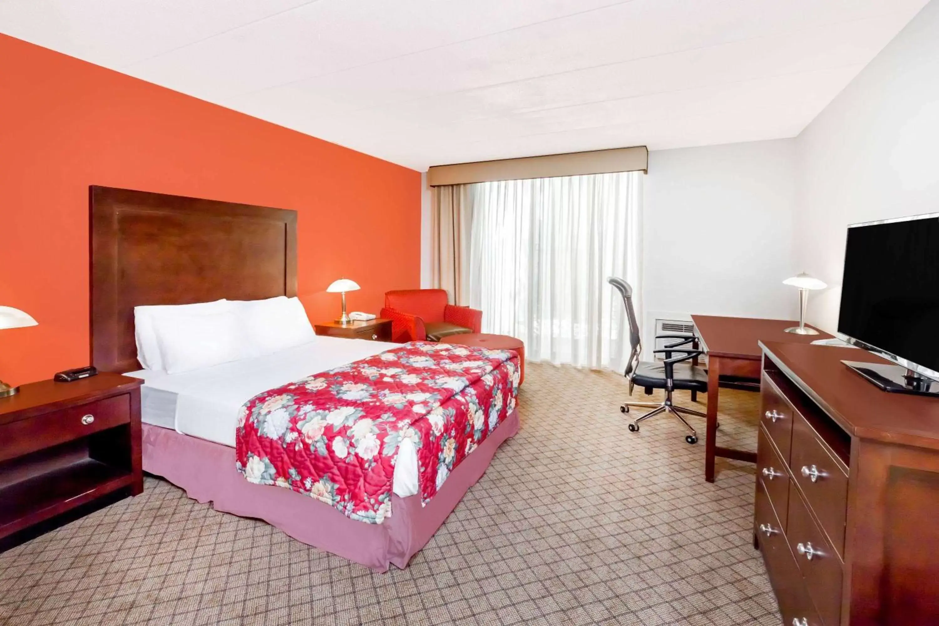 Photo of the whole room, Bed in Ramada by Wyndham Lansing Hotel & Conference Center