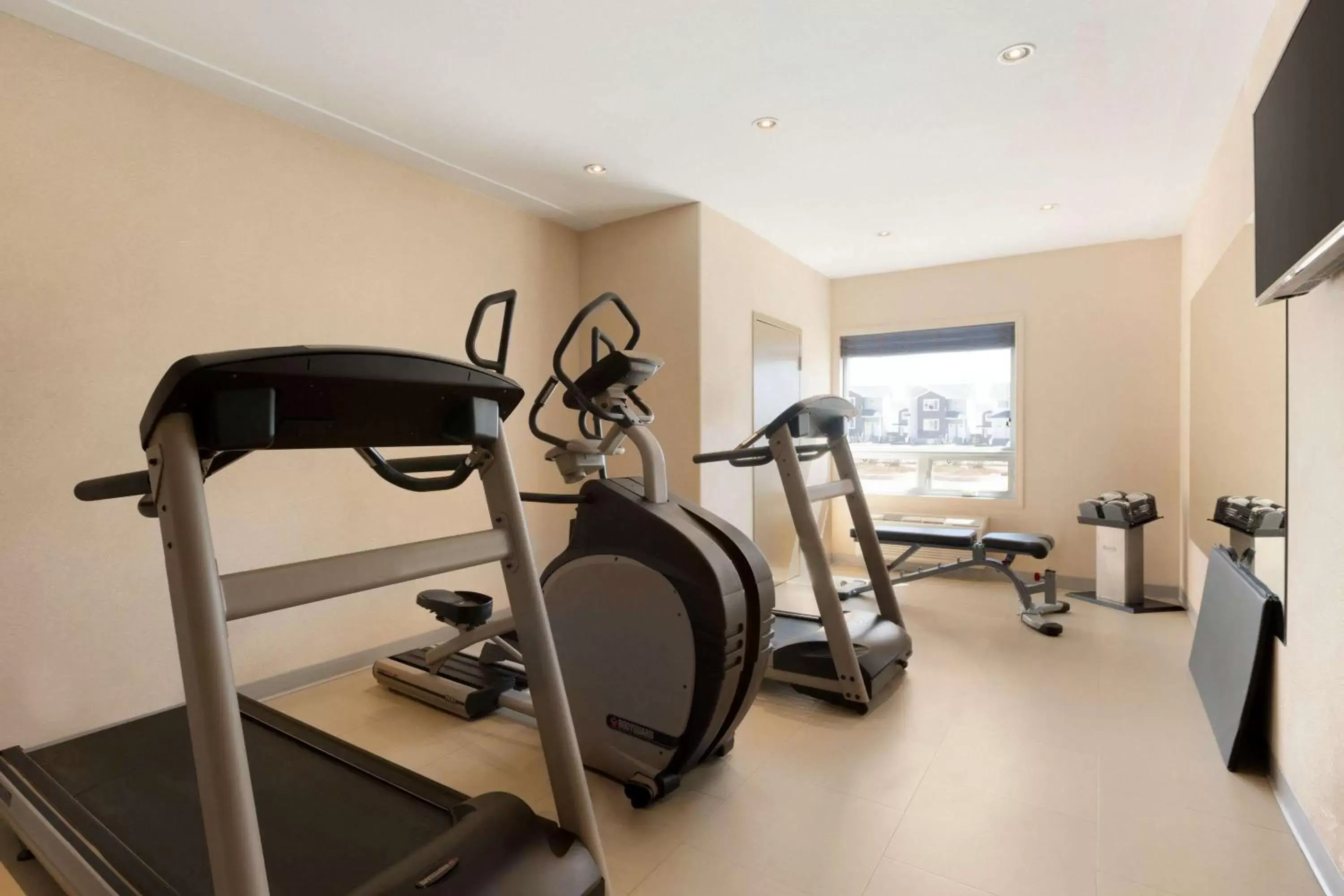 Fitness centre/facilities, Fitness Center/Facilities in Days Inn by Wyndham Regina Airport West