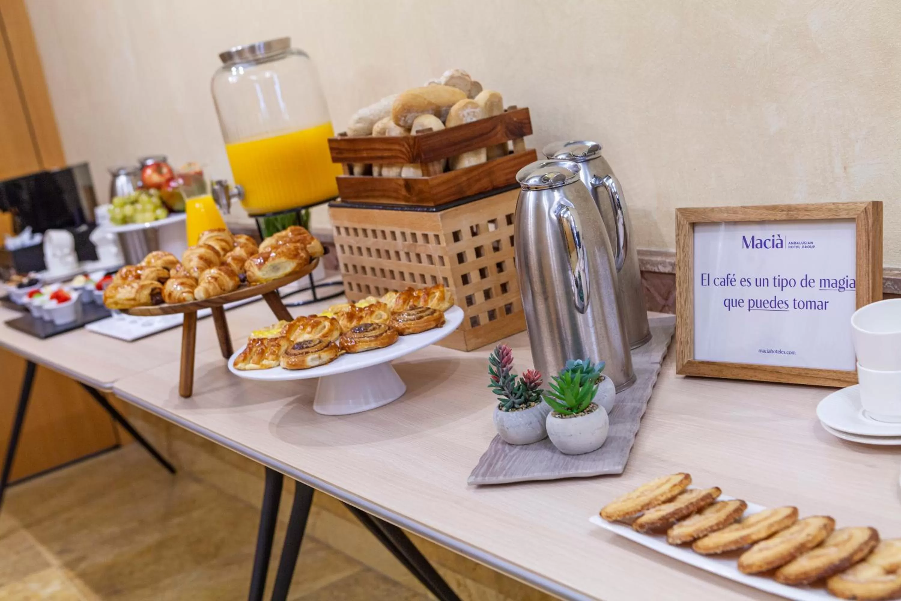 Meeting/conference room in Hotel Macià Alfaros