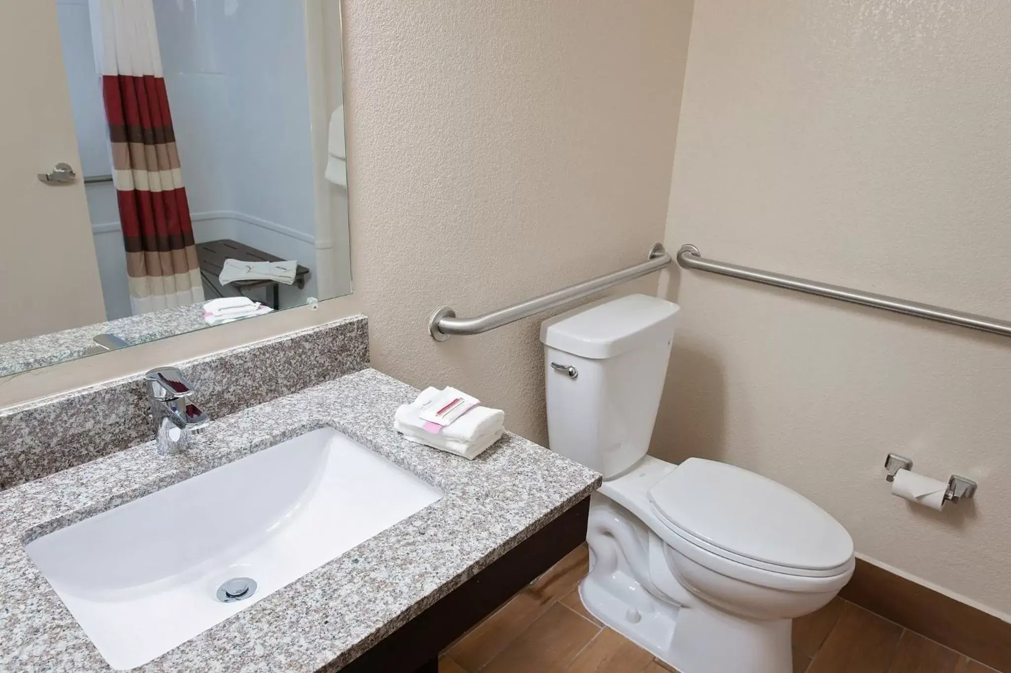 Bathroom in Red Roof Inn Georgetown, IN