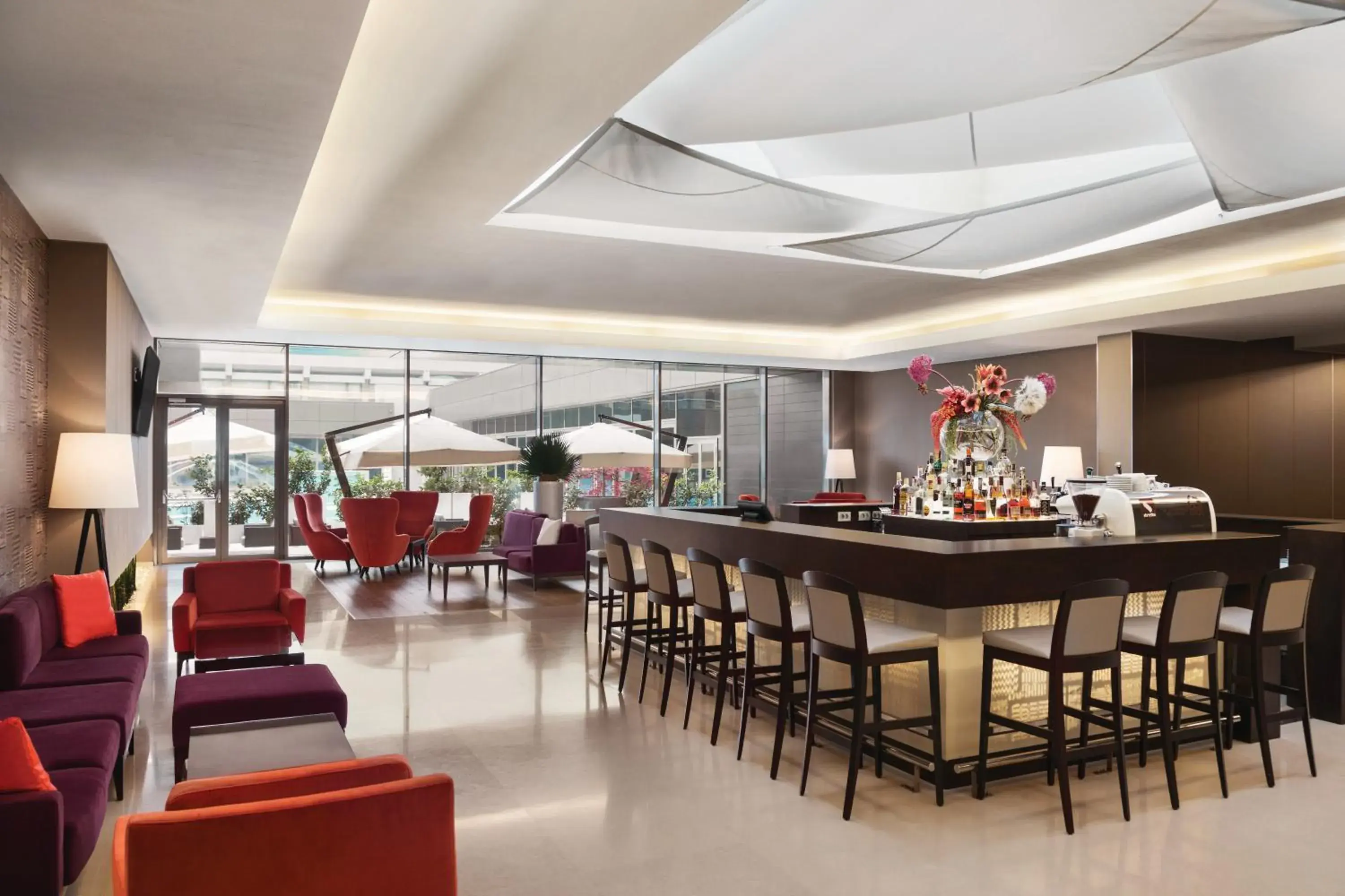 Lounge or bar, Restaurant/Places to Eat in Ramada Plaza by Wyndham Bucharest Convention Center