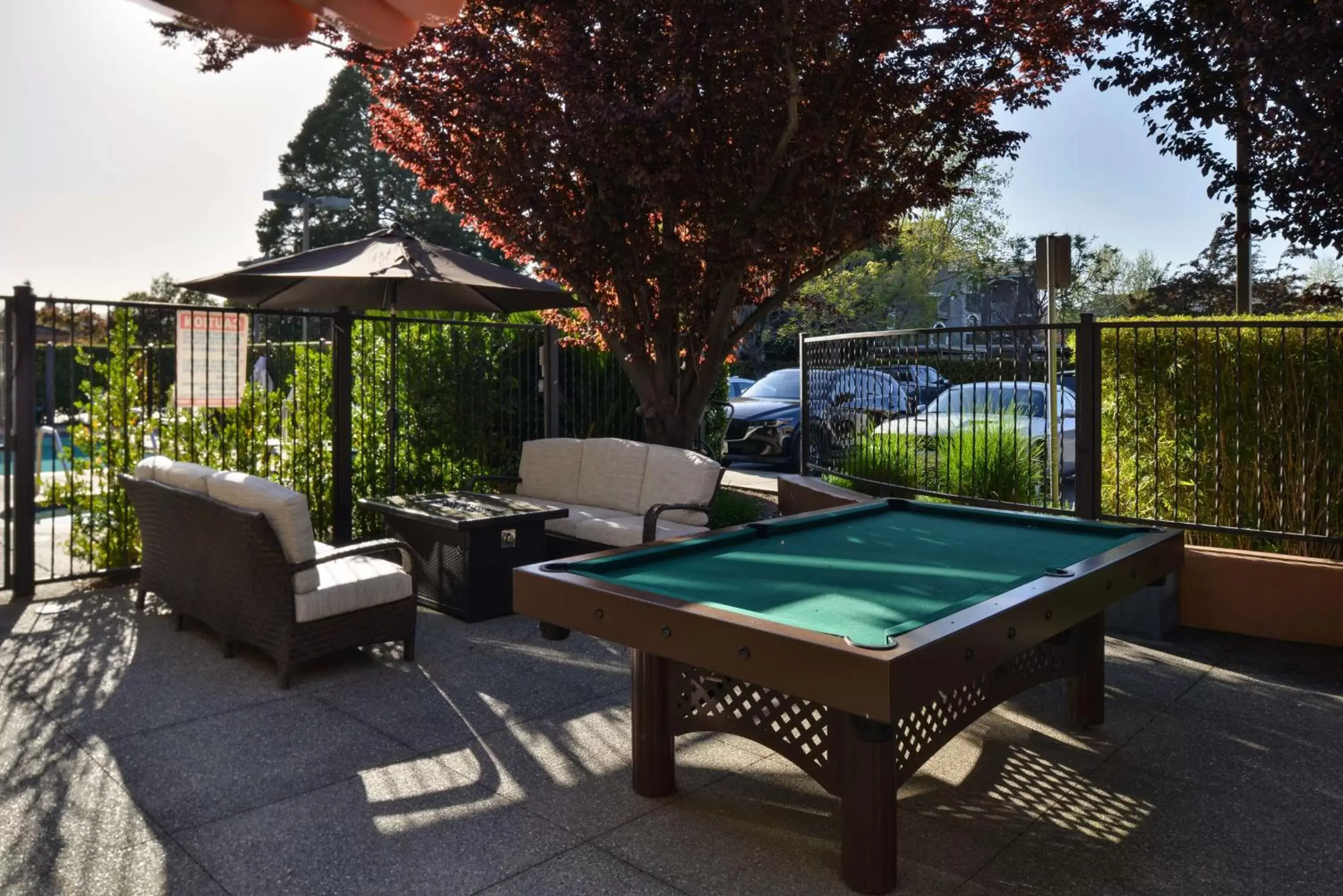 Patio, Billiards in Hilton Garden Inn Napa