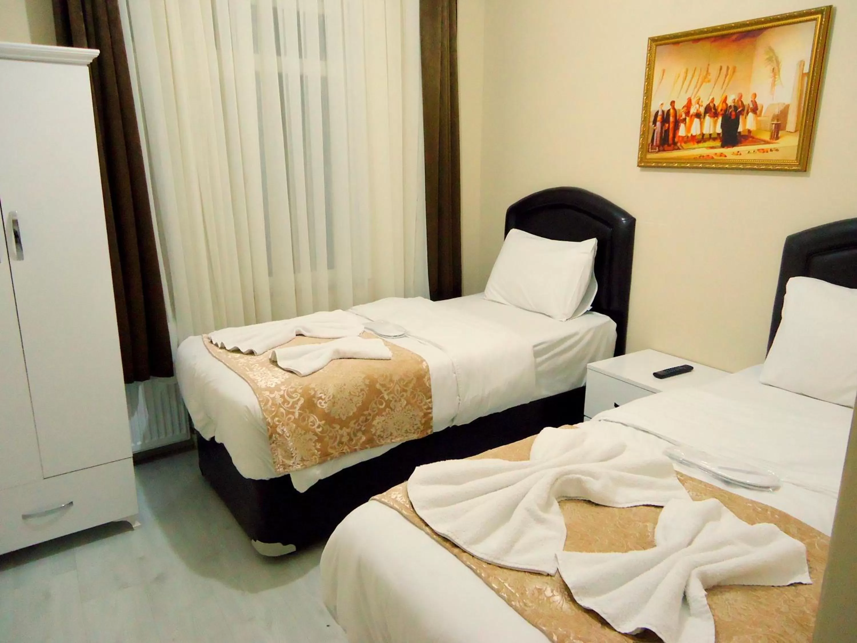 Photo of the whole room, Bed in Tolga Hotel