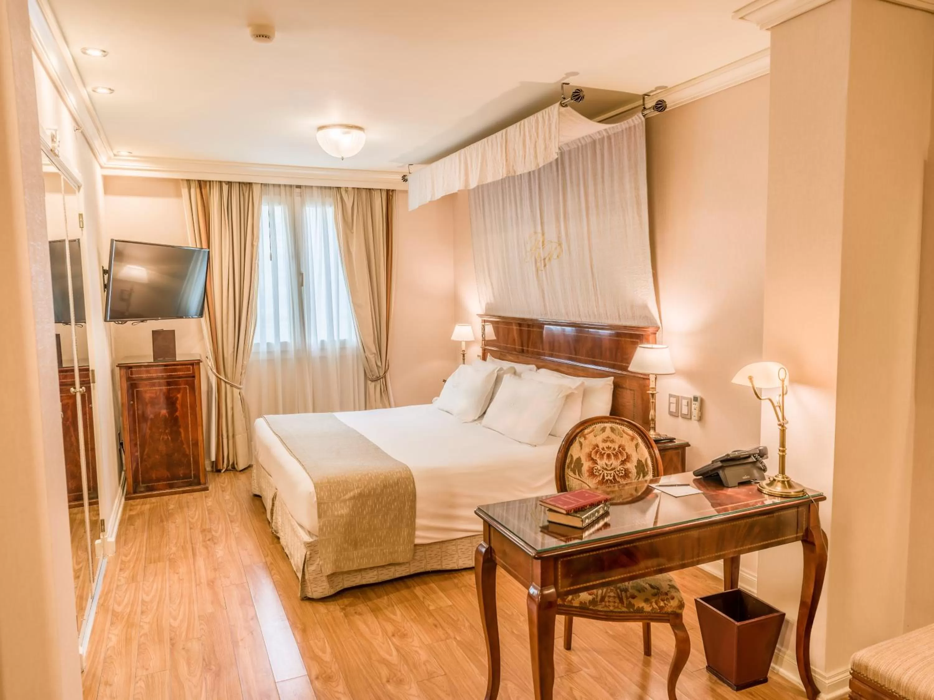 Bed in Melia Recoleta Plaza Hotel