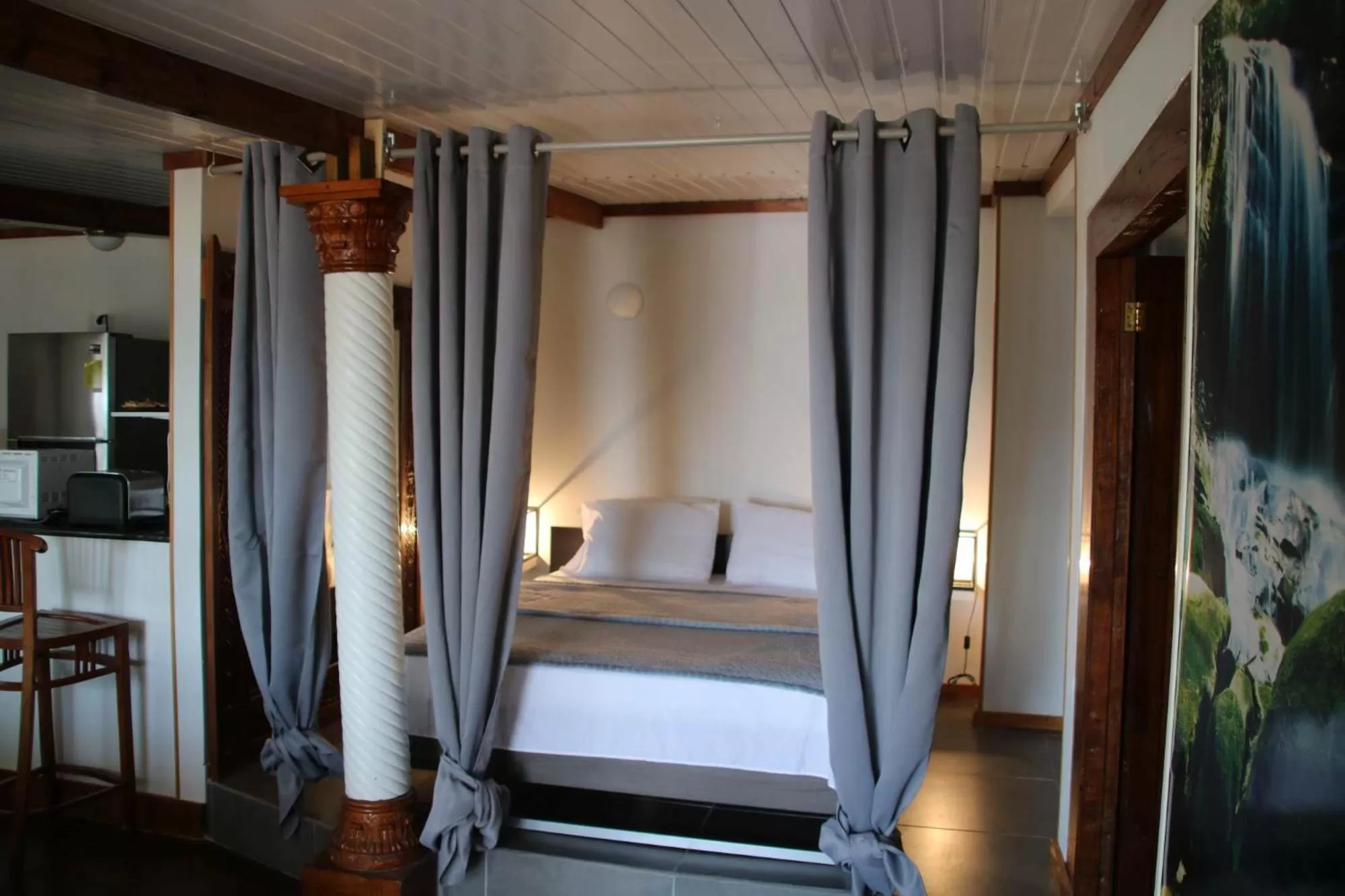 Bed in Coral Reef Beach