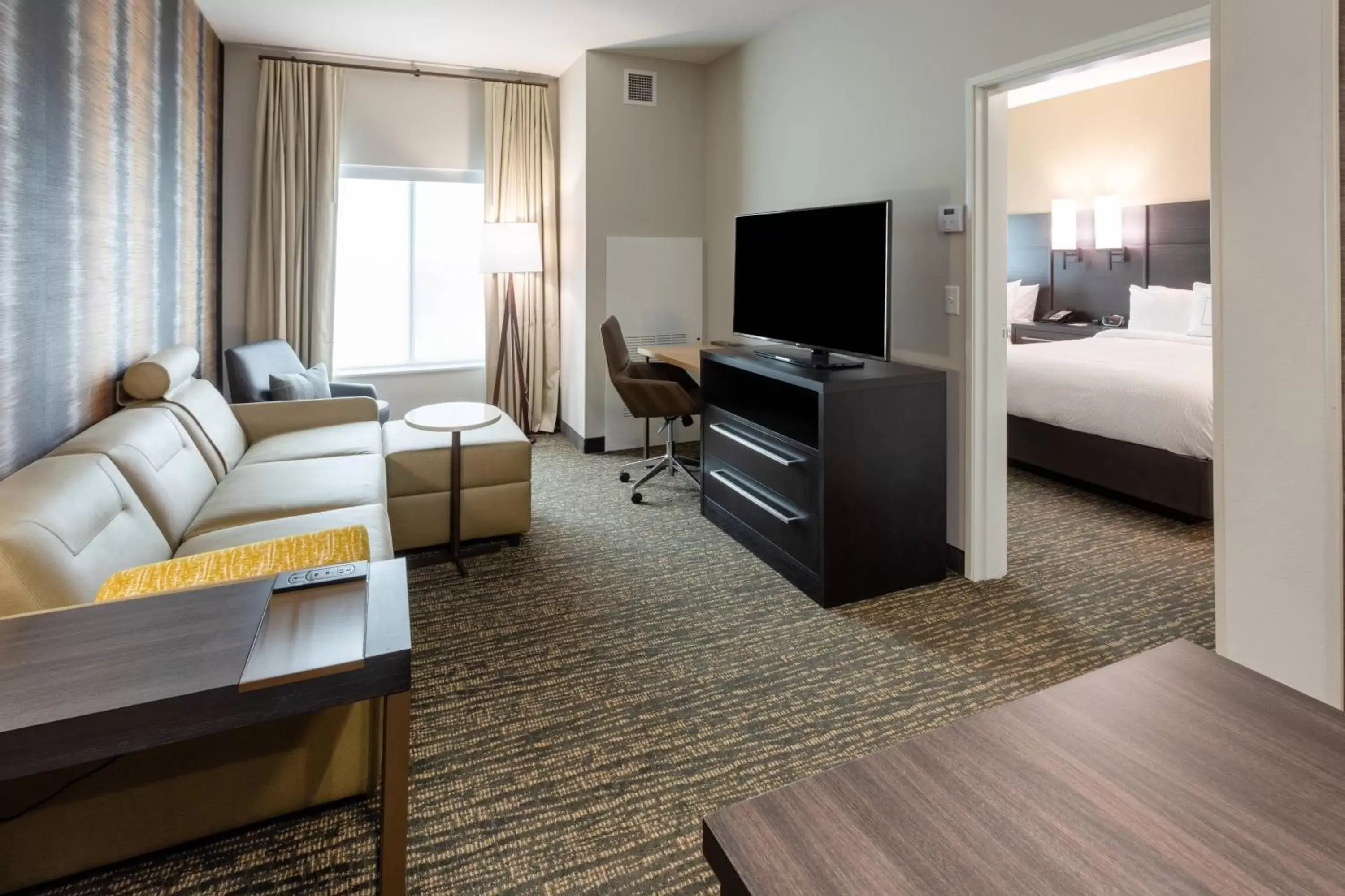 Bedroom, TV/Entertainment Center in Residence Inn by Marriott St. Cloud