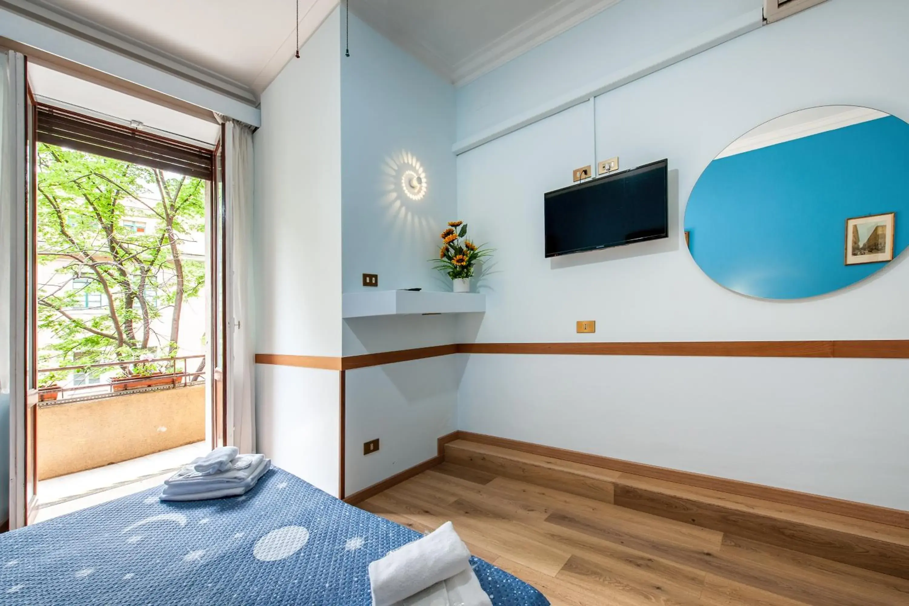 Bed, TV/Entertainment Center in Alessandro A San Pietro Best Bed