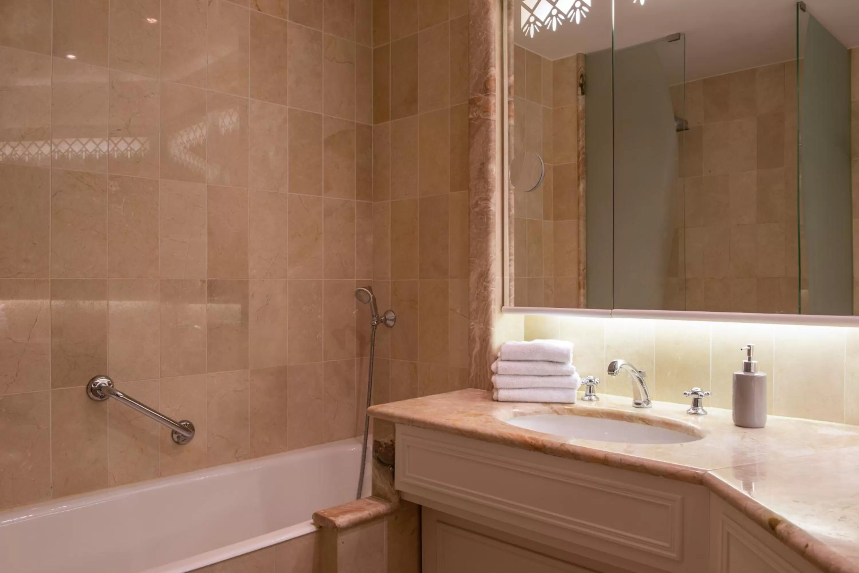 Suite Pool Side in Maison Tirel Guérin, The Originals Collection