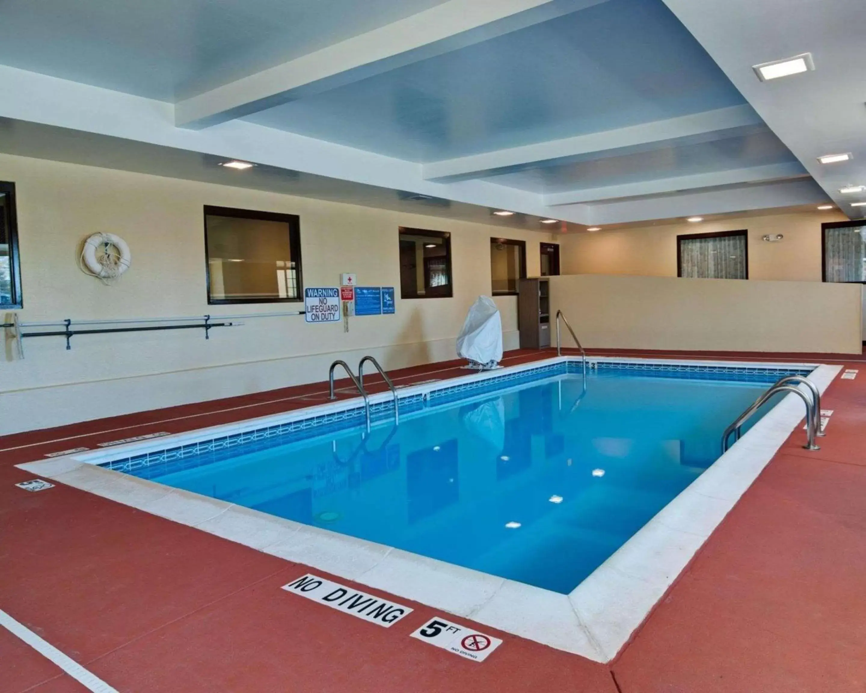 On site, Swimming Pool in Comfort Inn Mount Airy
