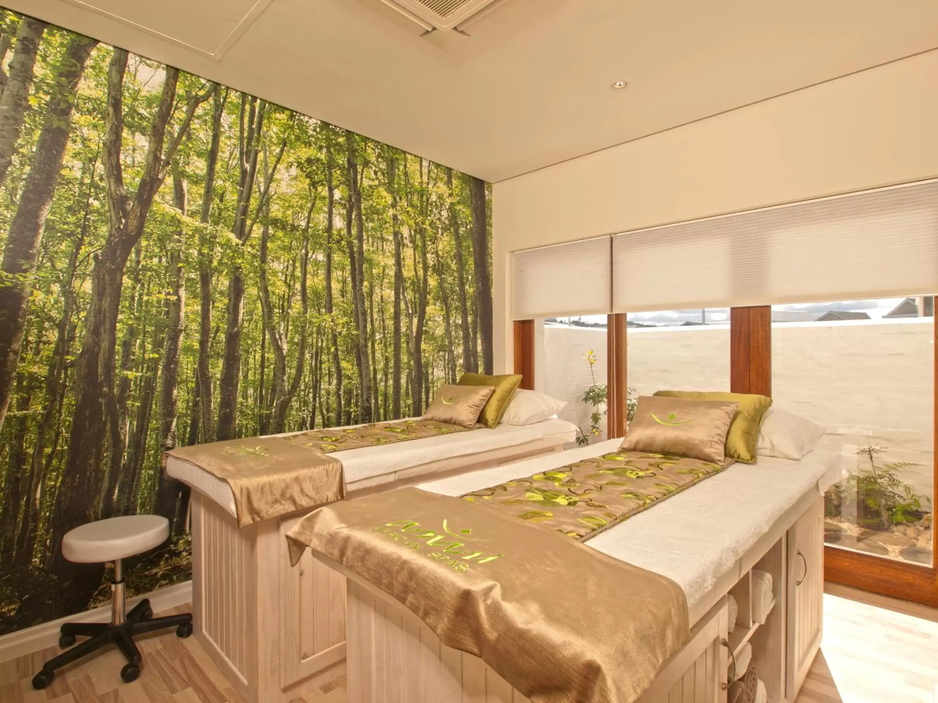 Massage, Bed in Turbine Hotel & Spa