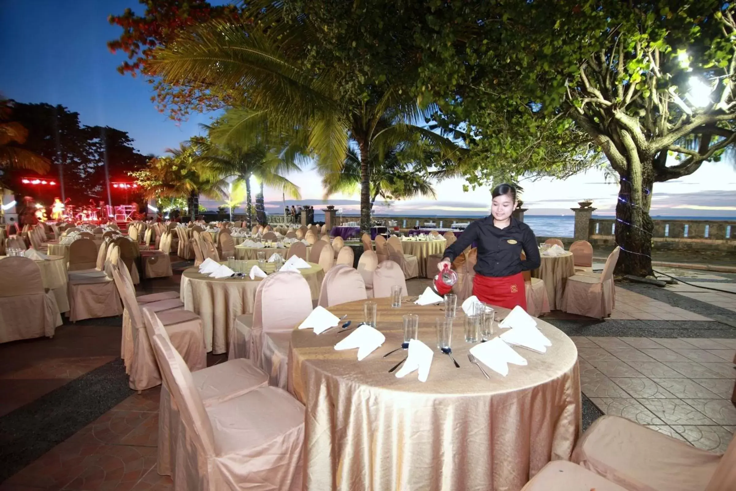 Evening entertainment, Banquet Facilities in Pangeran Beach Hotel