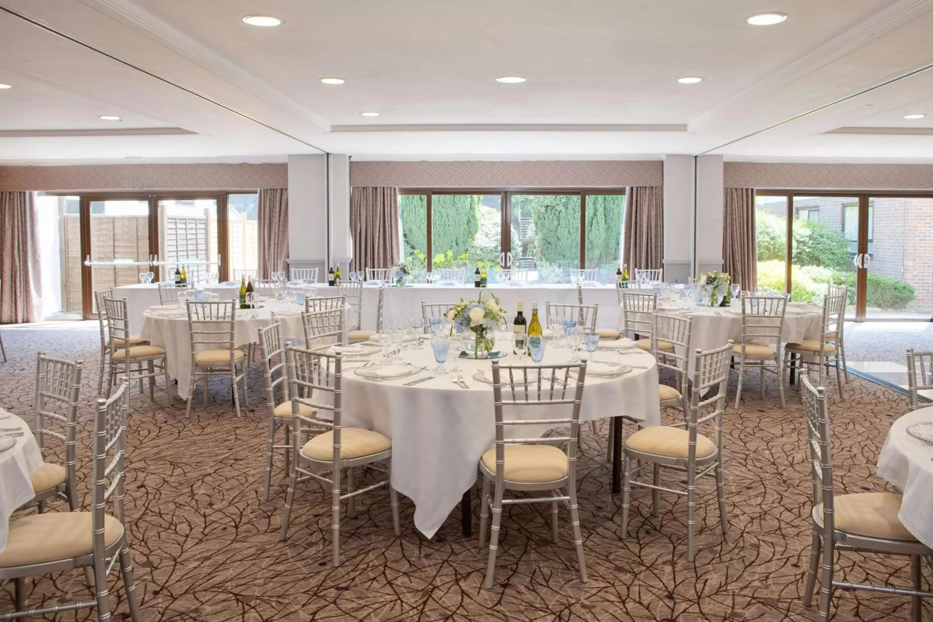 Meeting/conference room, Restaurant/Places to Eat in Hilton Cobham