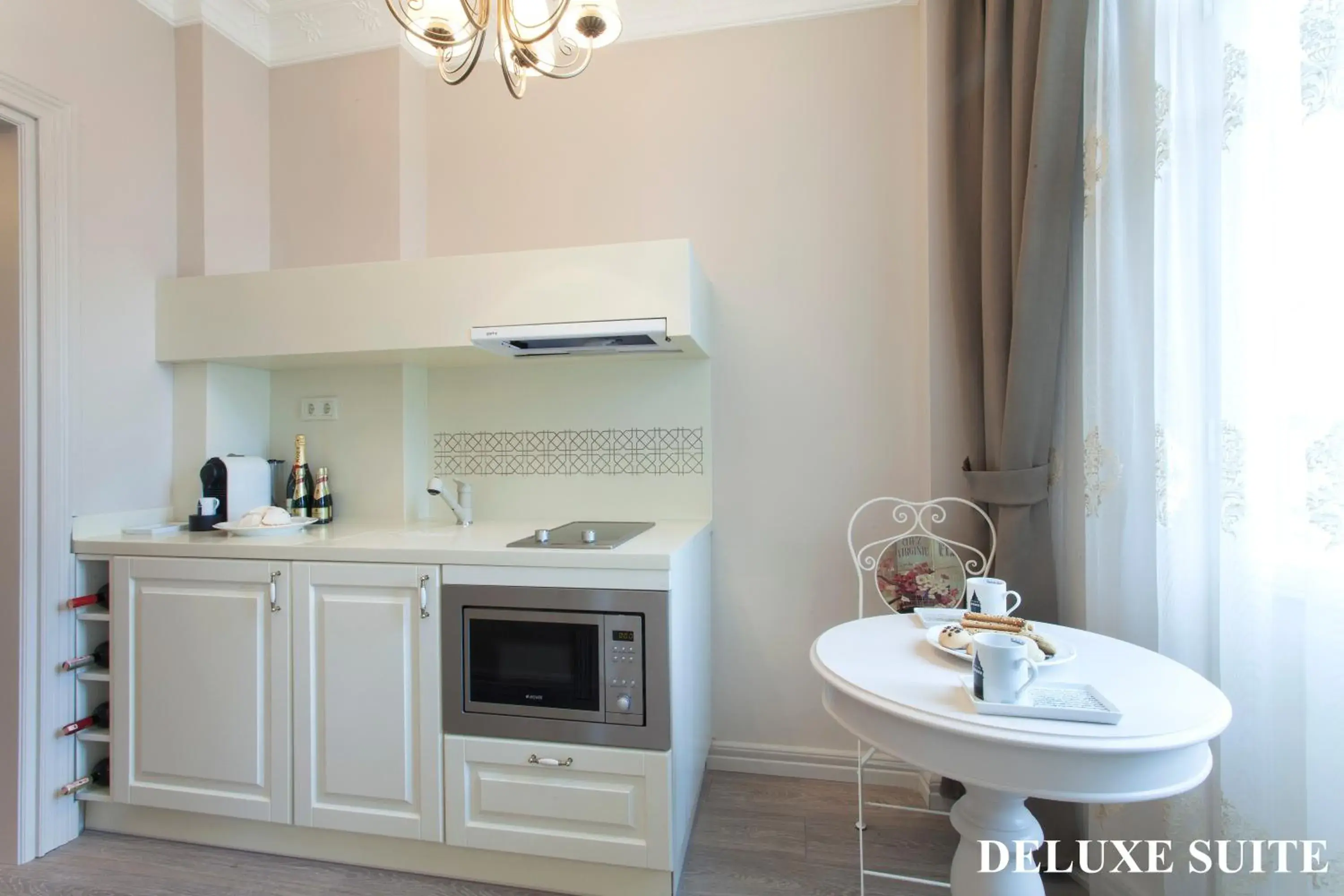 Kitchen or kitchenette, Kitchen/Kitchenette in Louis Appartements