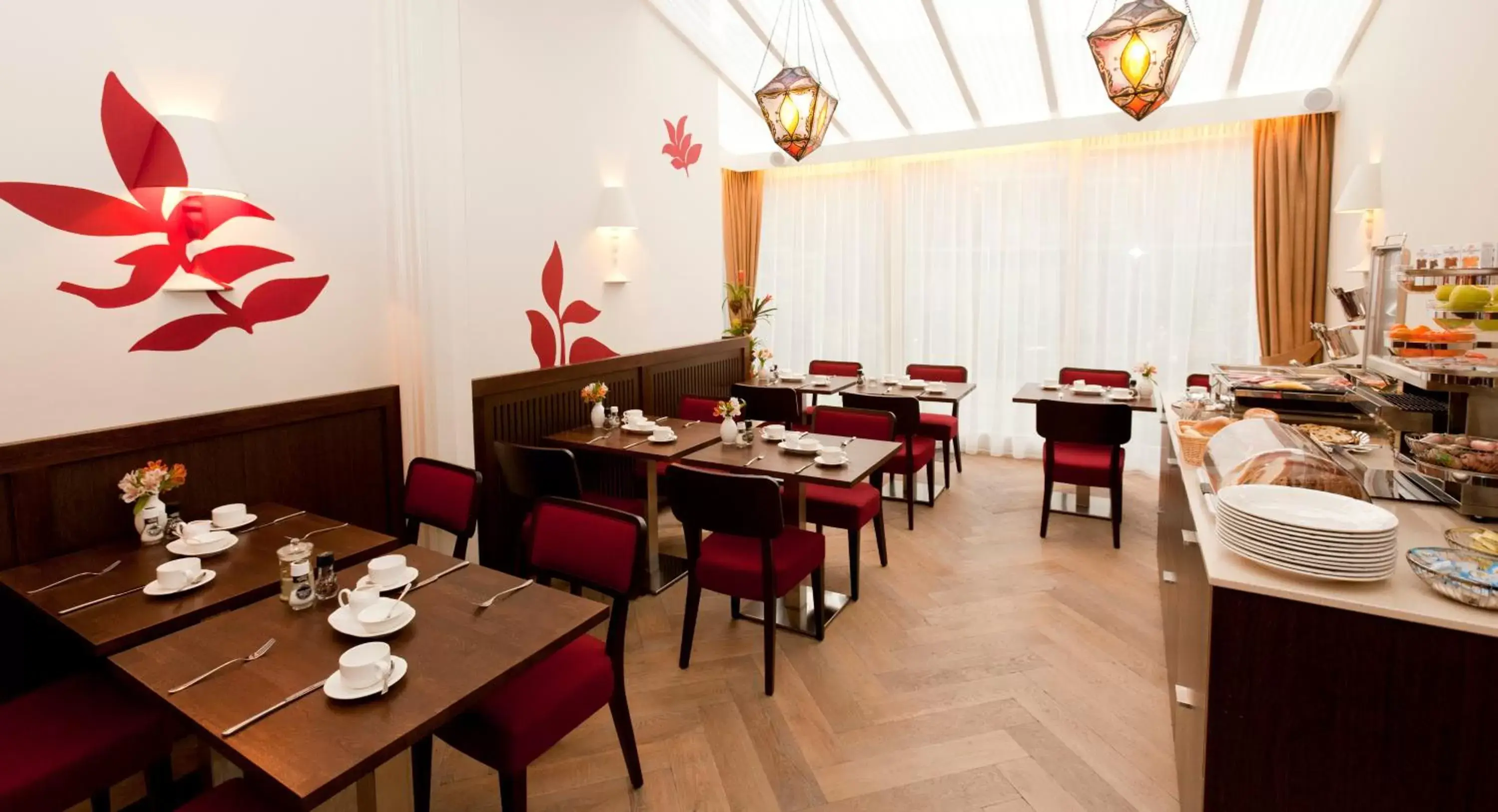 Restaurant/Places to Eat in Hotel Van Walsum