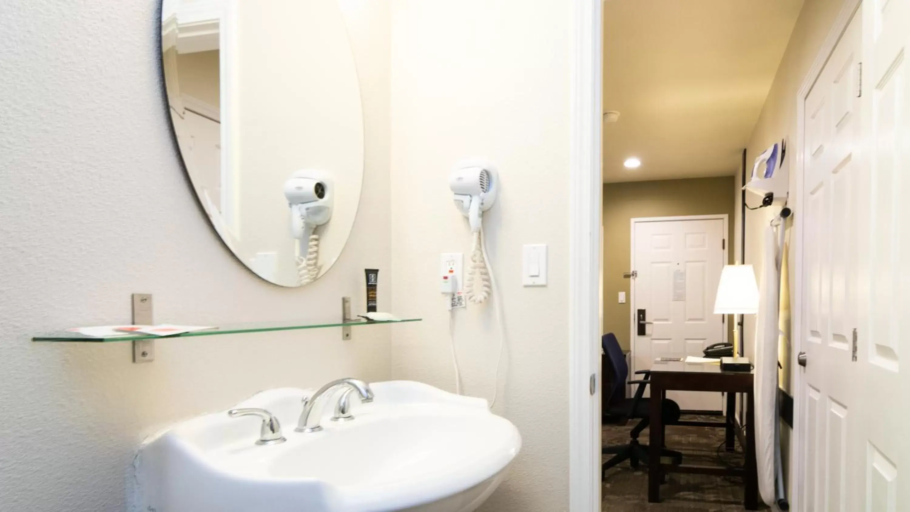 Bathroom in Americas Best Value Inn Rancho Palos Verdes