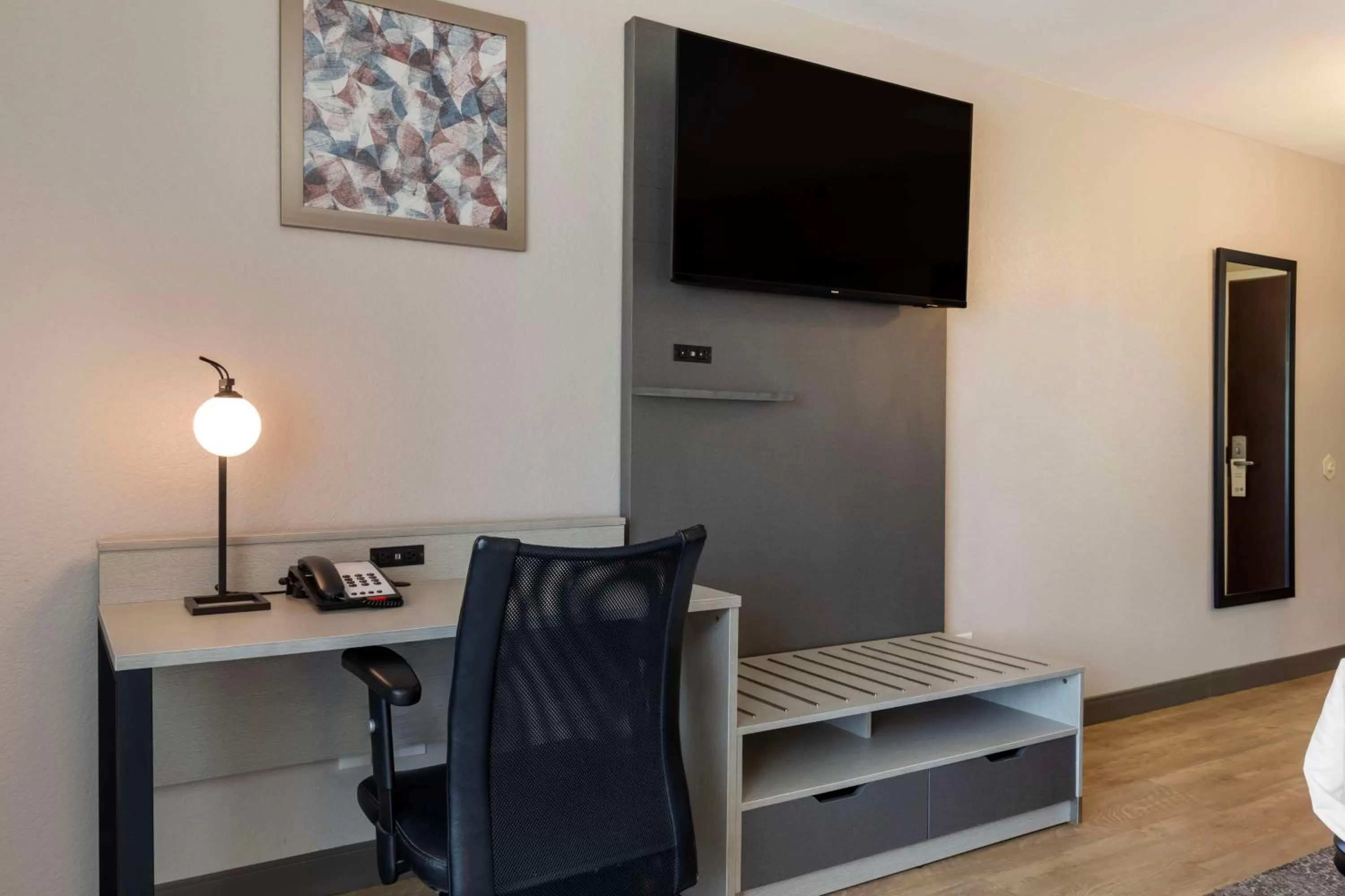 Bedroom in Best Western Plus Fort Worth North