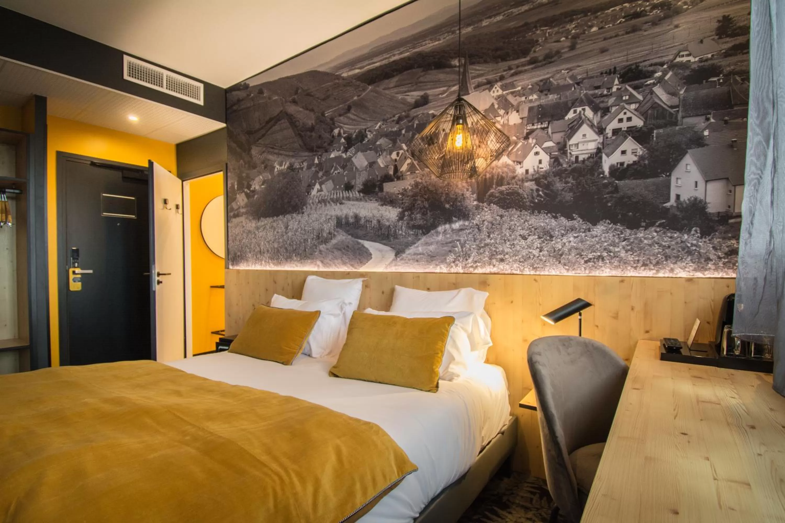 Bed in L' Hôtel & Spa Ribeauville- Haut-Koenigsbourg