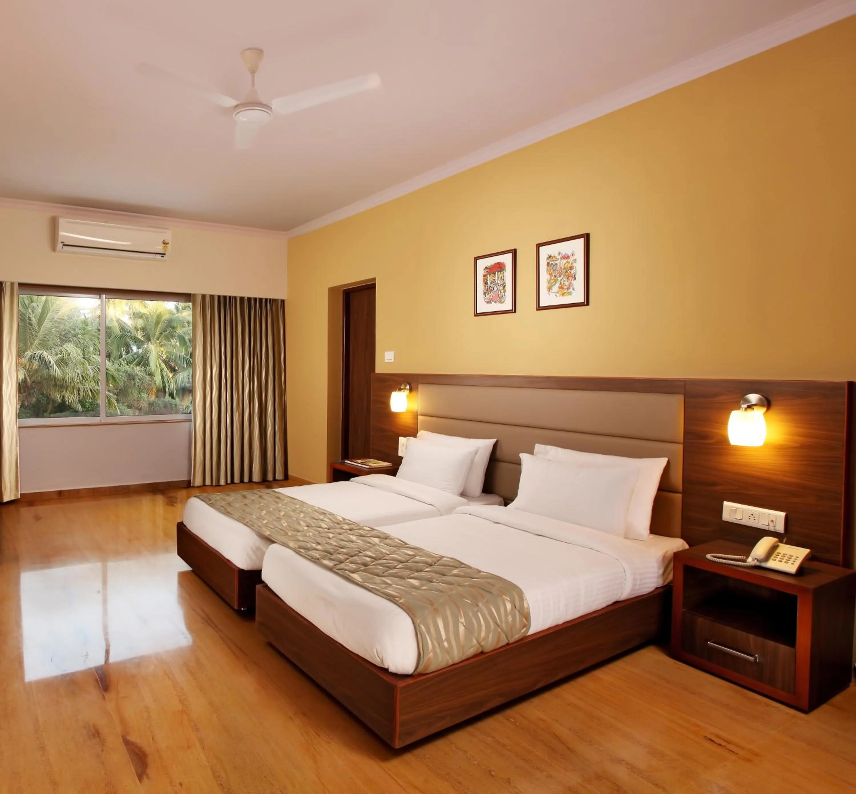 Photo of the whole room, Bed in The Hawaii Comforts Panjim Donapaula