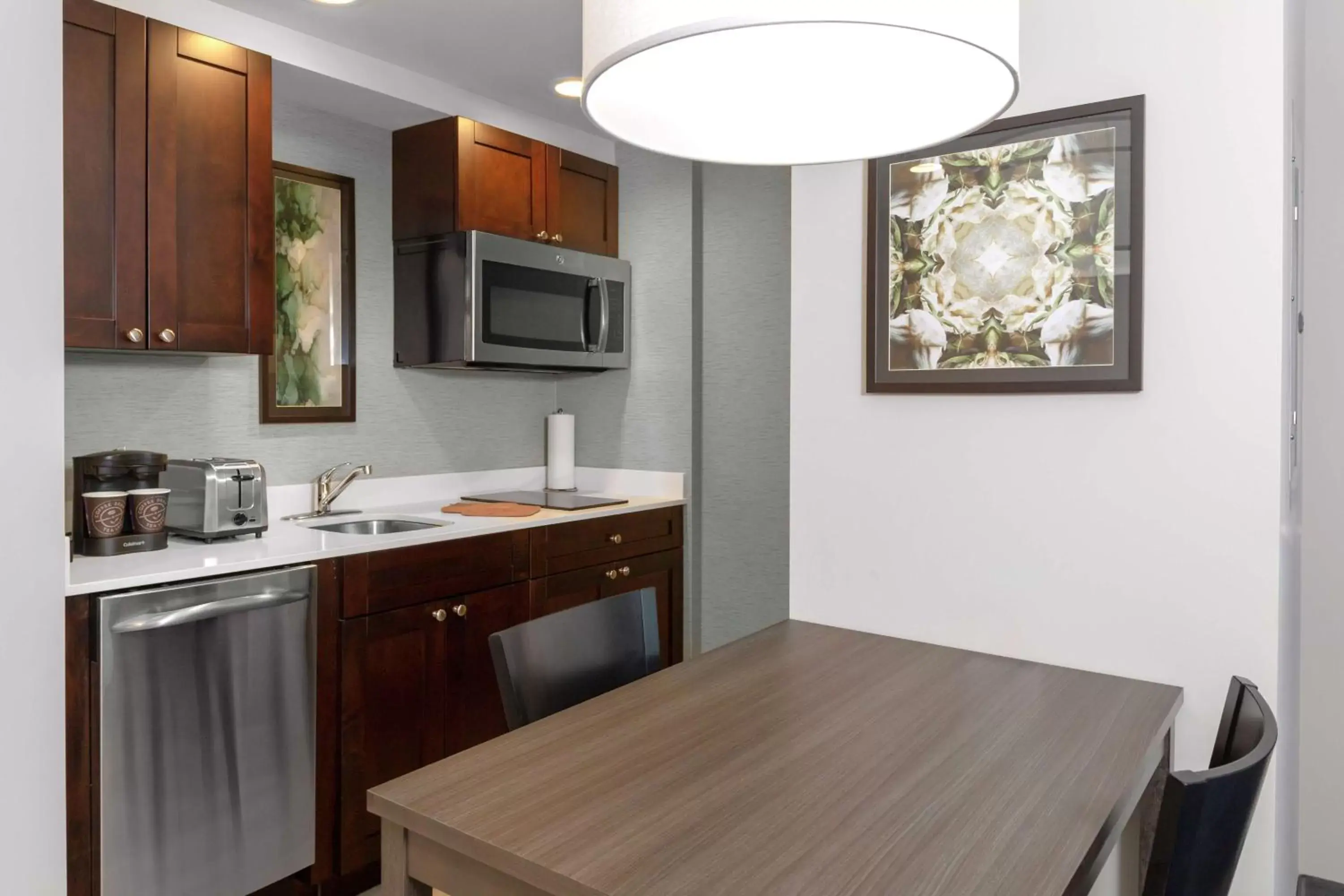 Kitchen or kitchenette, Kitchen/Kitchenette in Homewood Suites By Hilton Lansing Eastwood