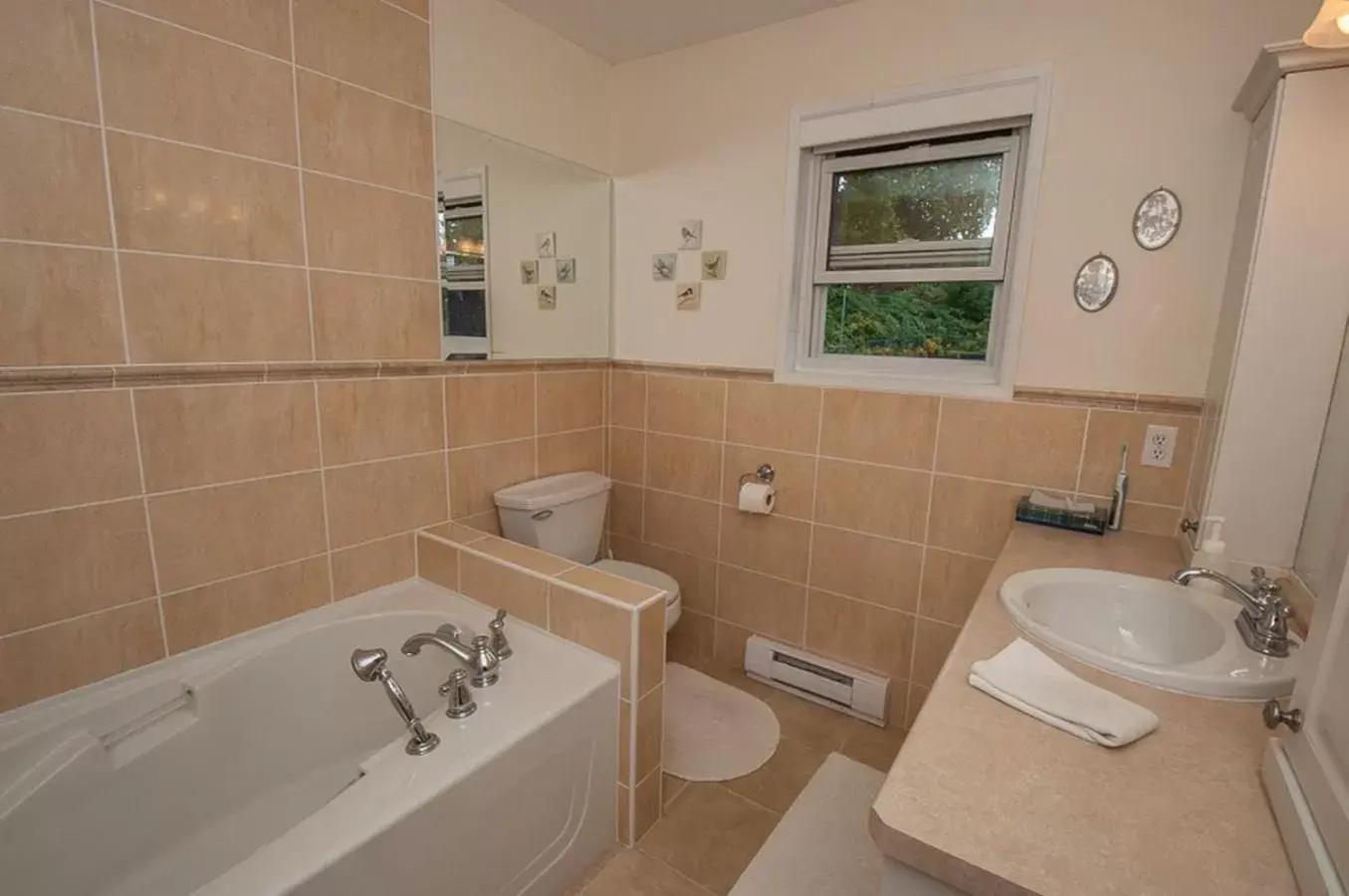 Bathroom in Laurel's Cottage by Elevate Rooms